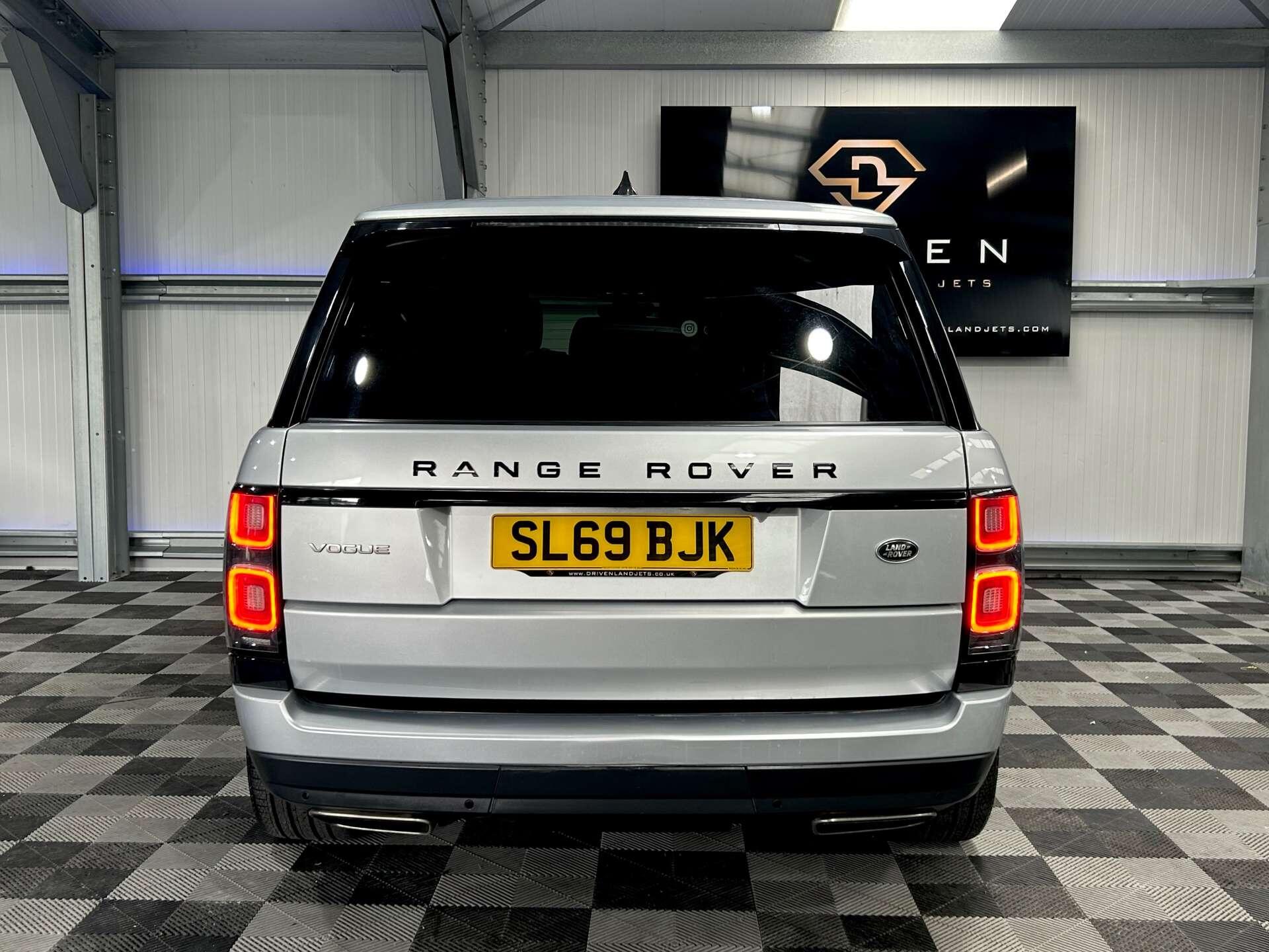 Land Rover Range Rover view 3