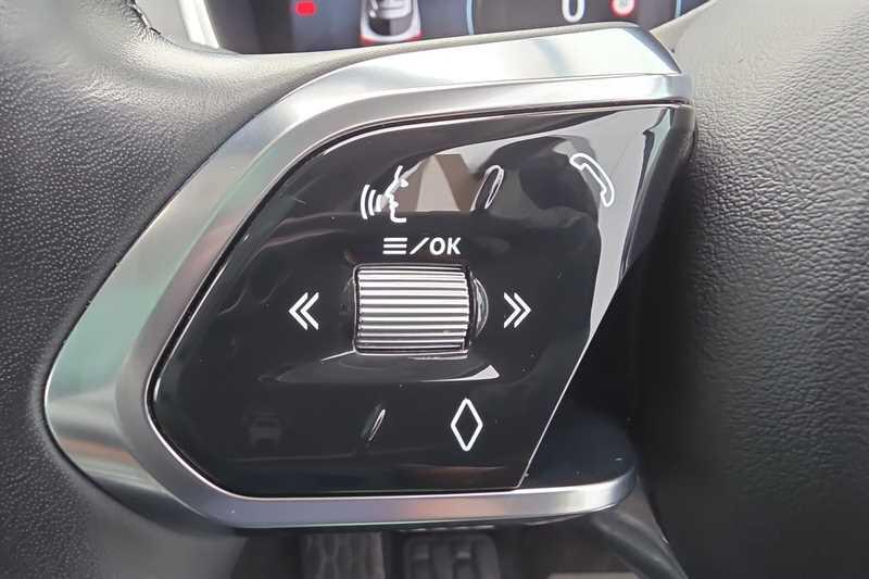 Jaguar I-Pace view 21