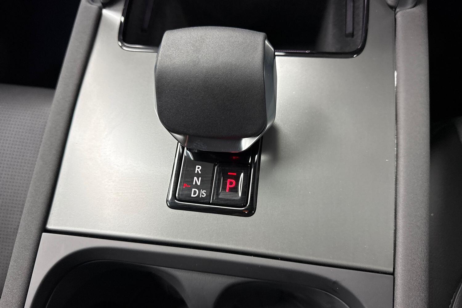 Land Rover Discovery Sport view 12