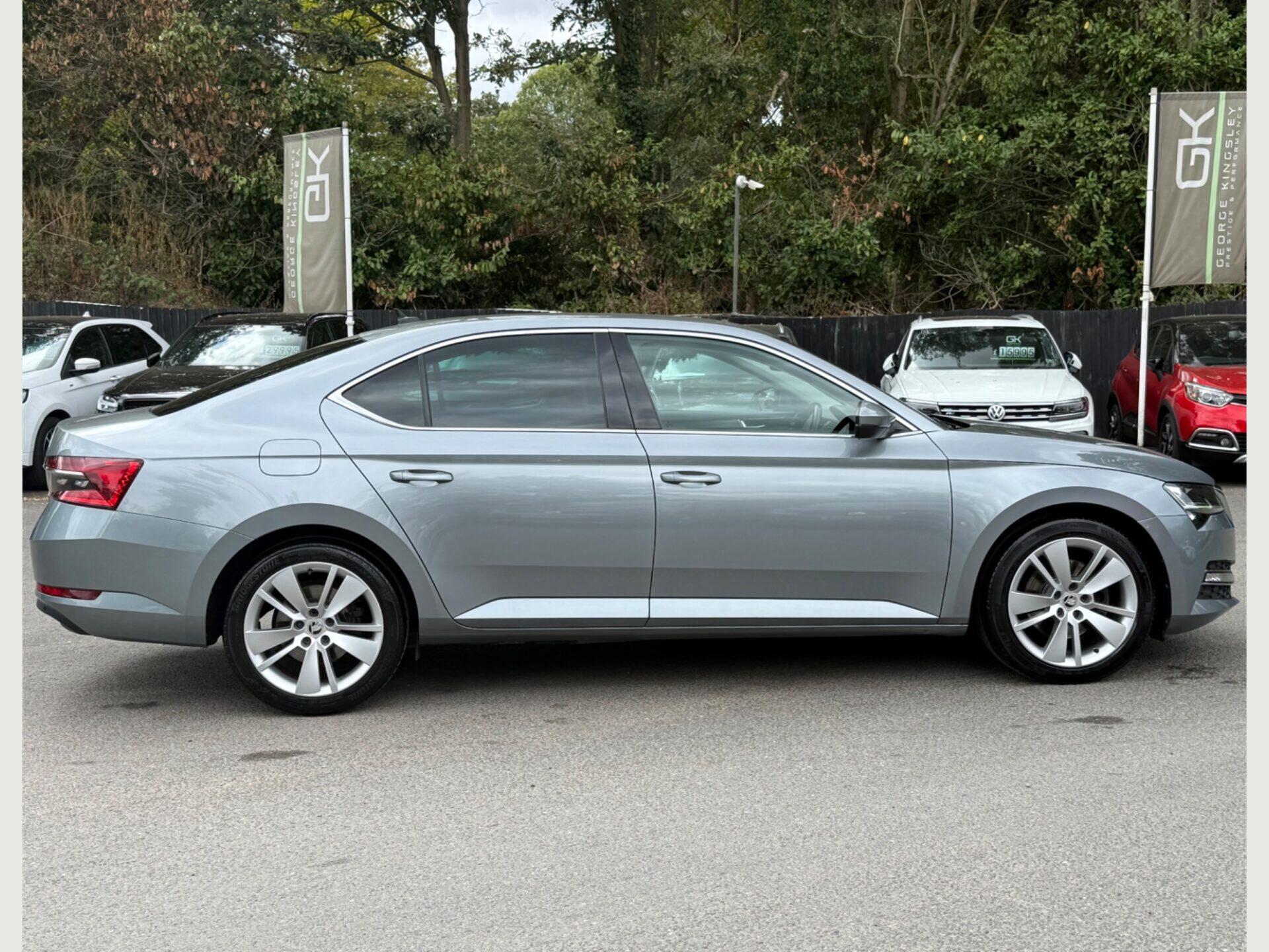 Skoda Superb view 5