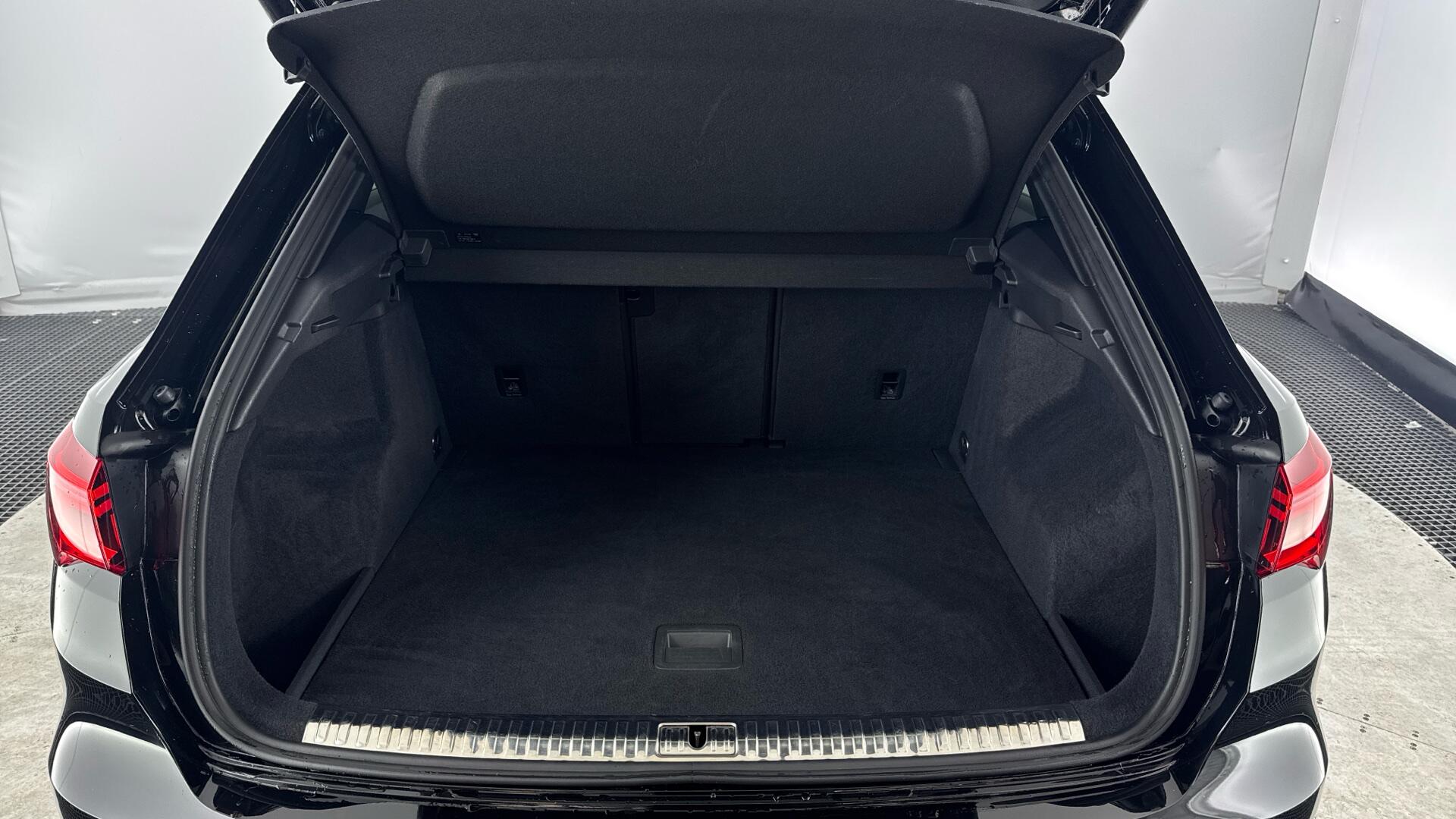 Audi Q3 view 15