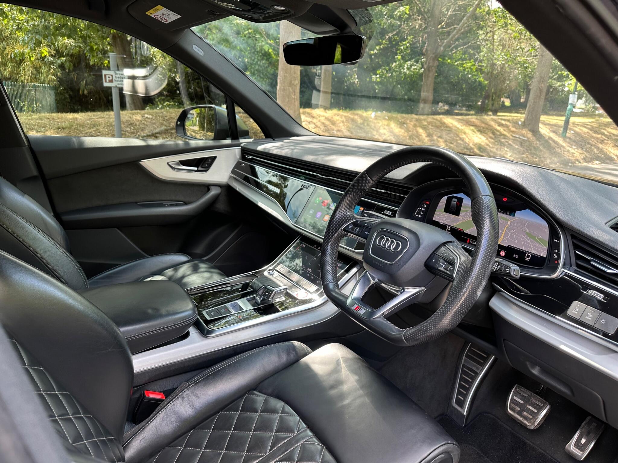 Audi SQ7 view 12