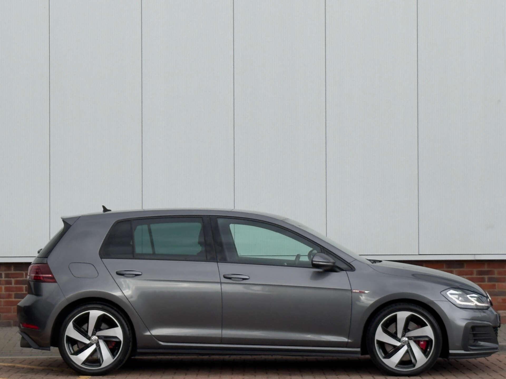 Volkswagen Golf view 6