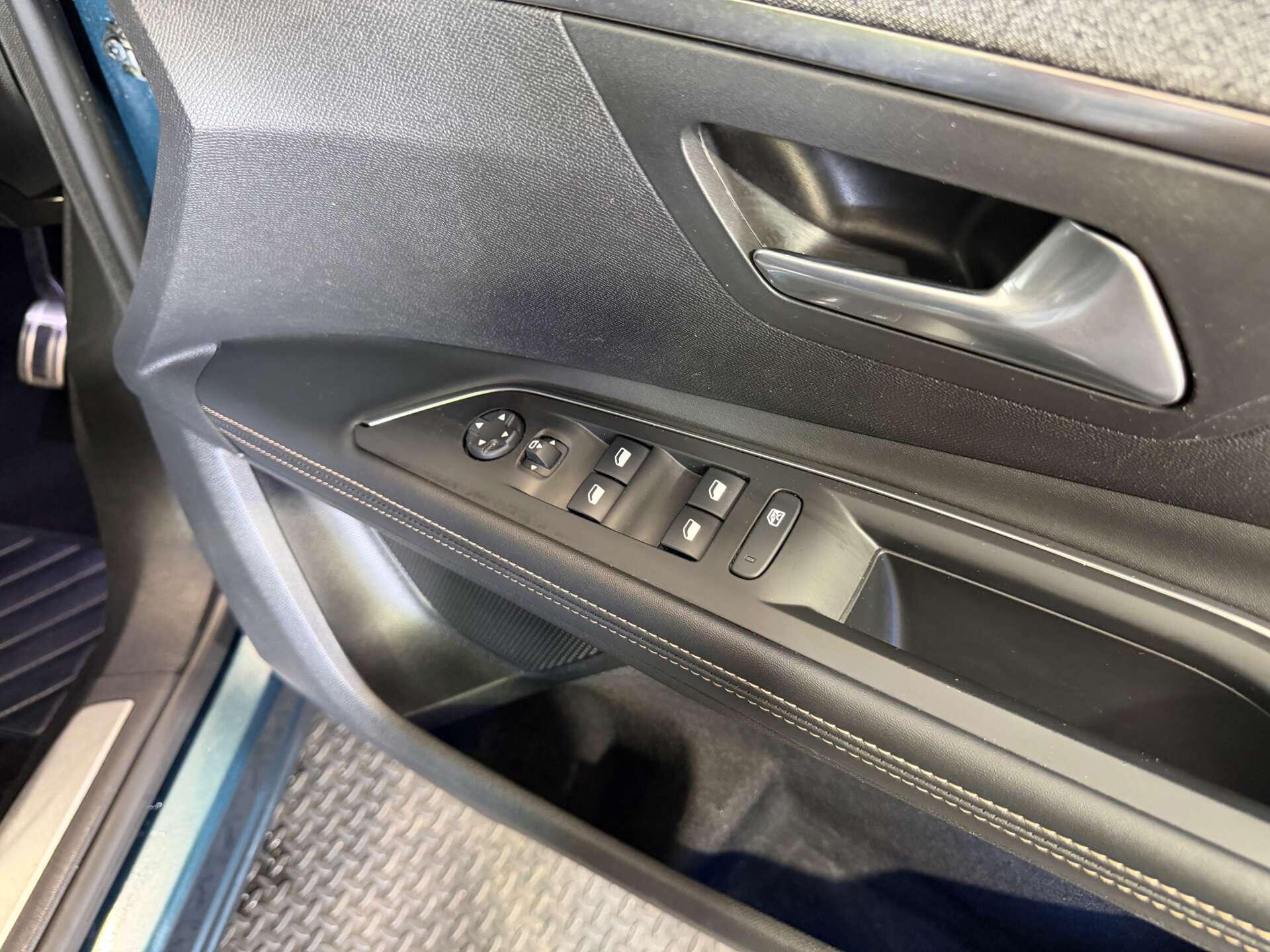 Peugeot 5008 view 30