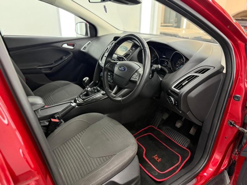 2015 Ford Focus 1.0T EcoBoost Titanium Euro 6 (s/s) 5dr • 93,500 miles image 17