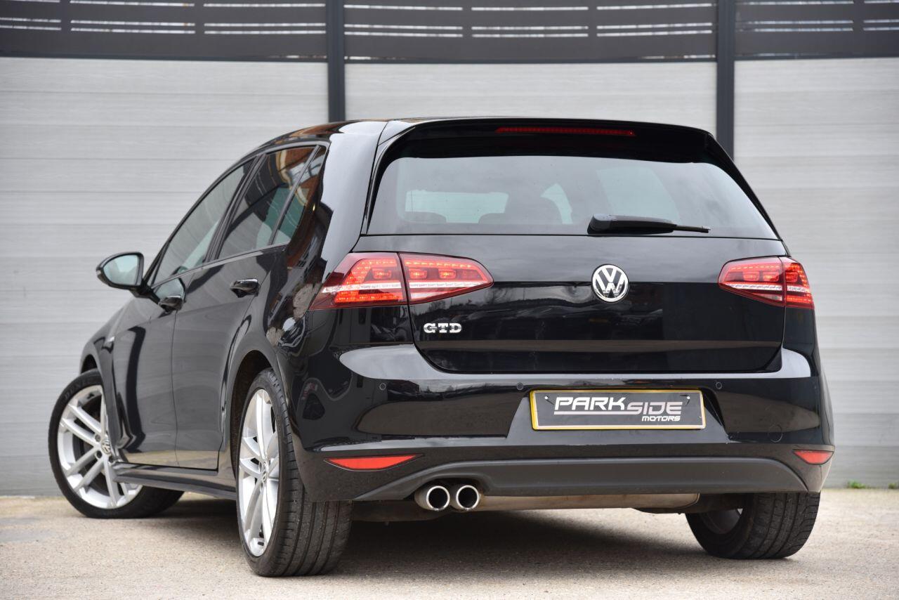 Volkswagen Golf view 3