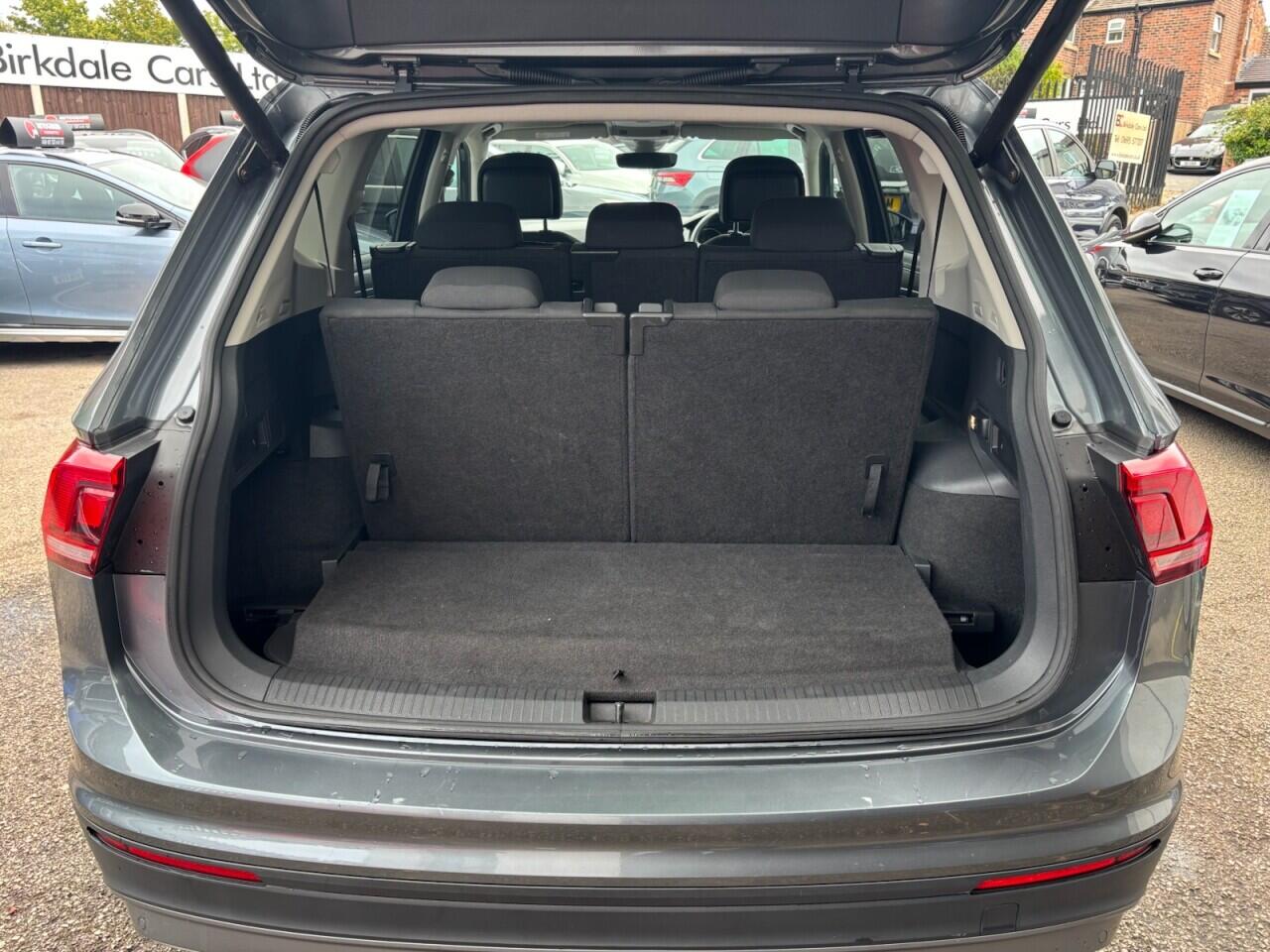 Volkswagen Tiguan Allspace view 16