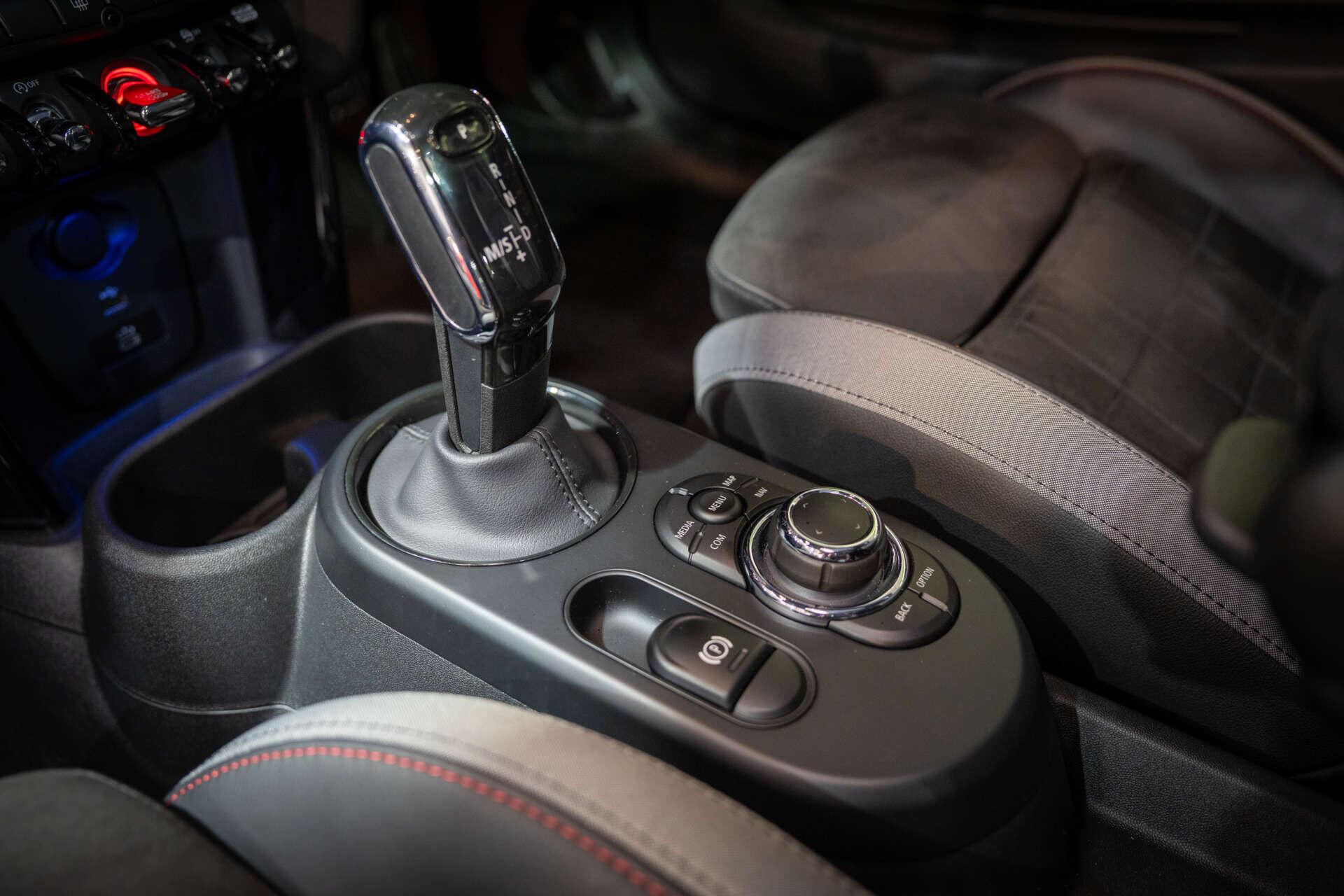 Mini Cooper view 34