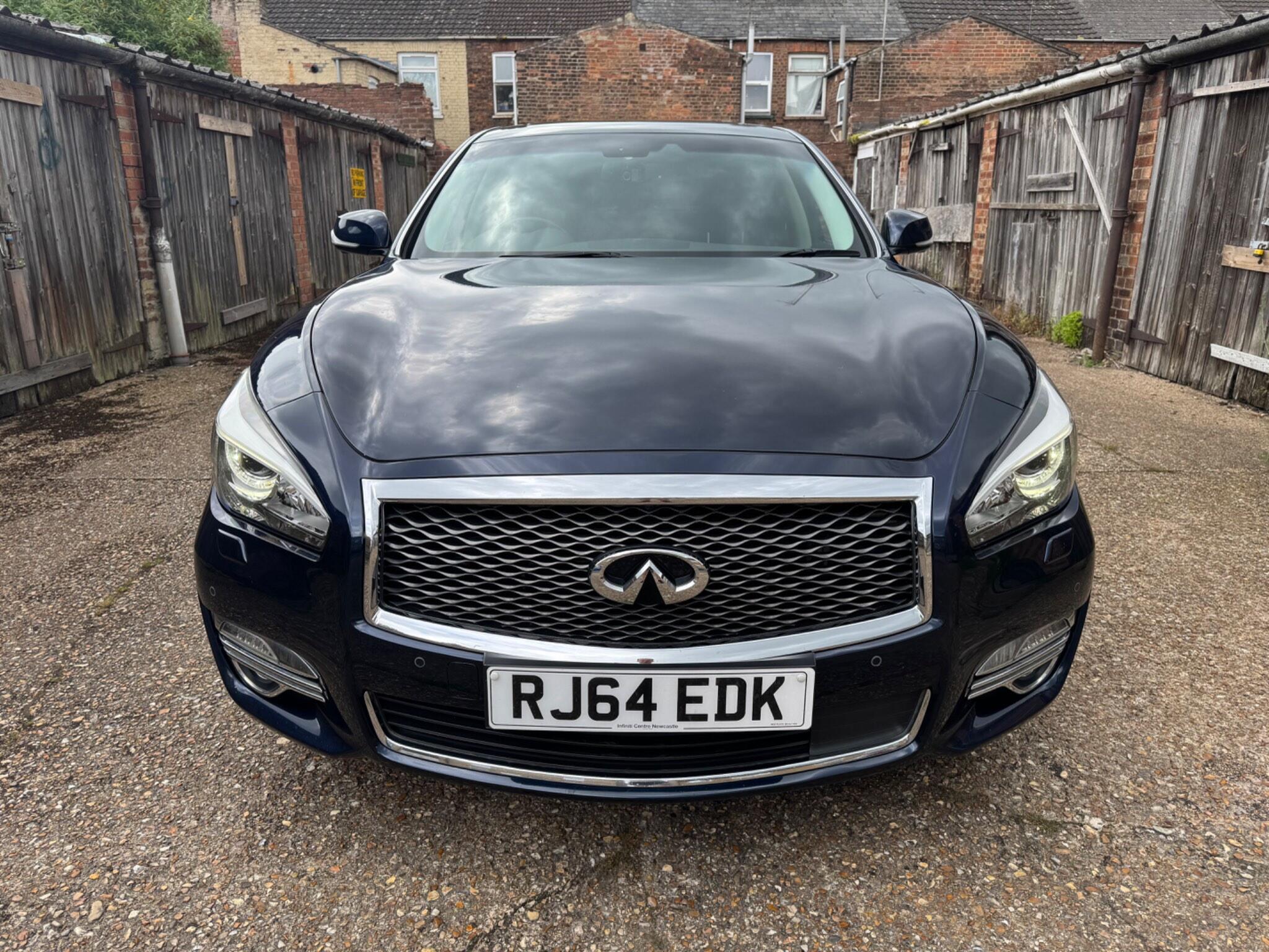 Infiniti Q70
