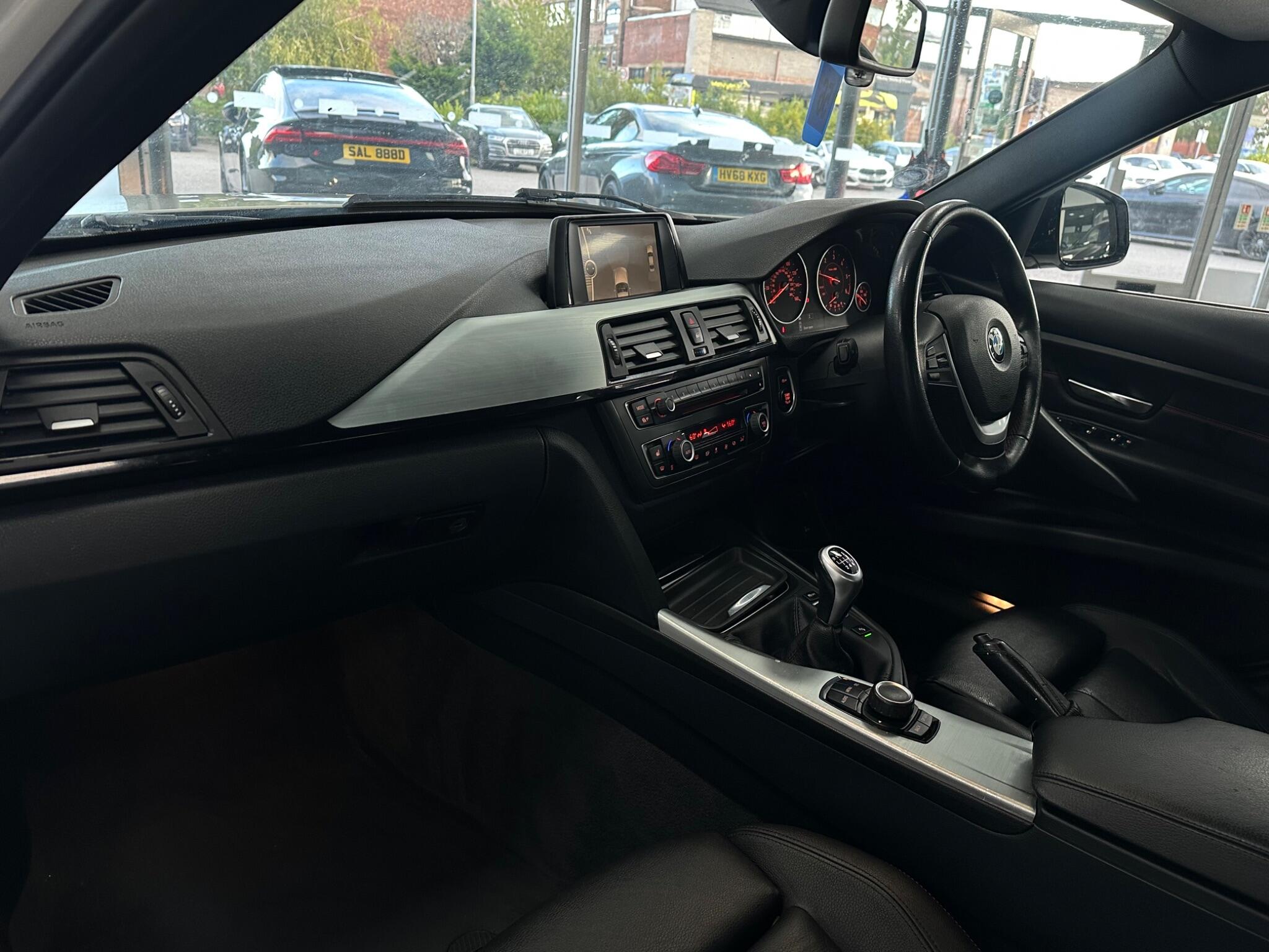 BMW 3 Series view 28