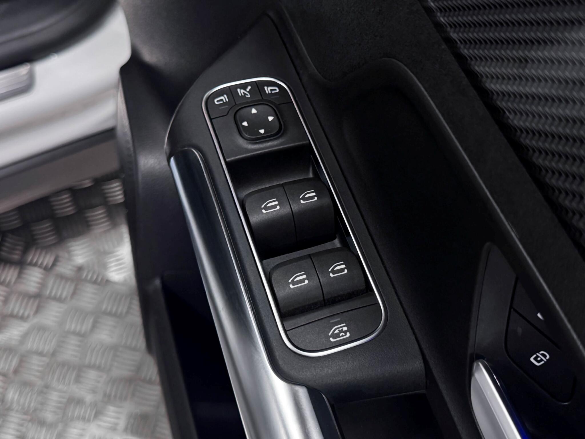 Mercedes-Benz Gla view 22