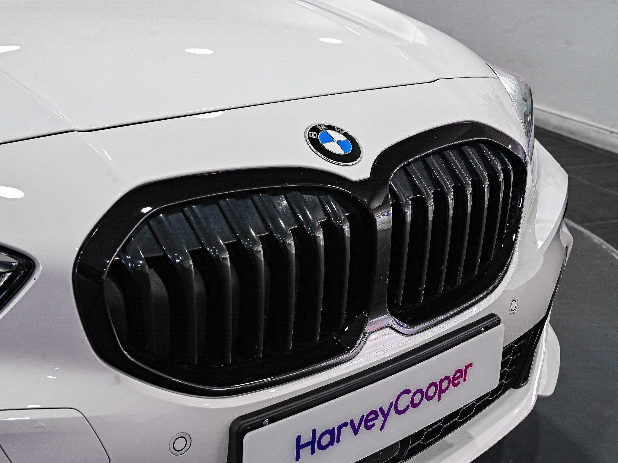 BMW 1 Series view 19