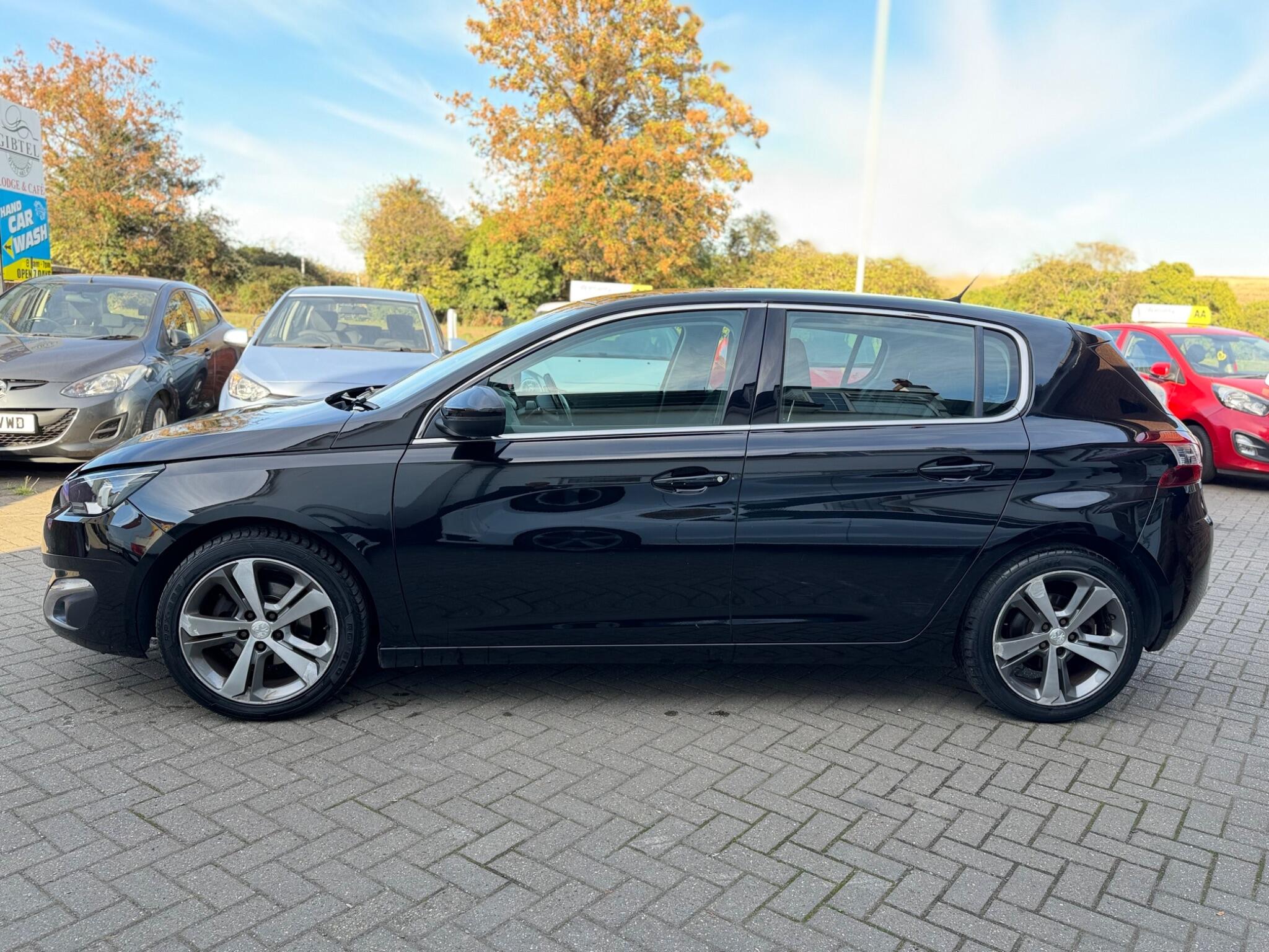 Peugeot 308 view 5