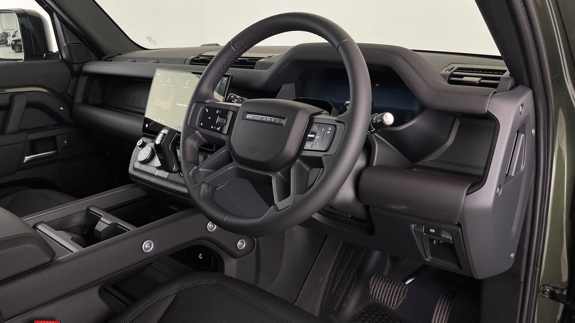 Land Rover Defender view 36