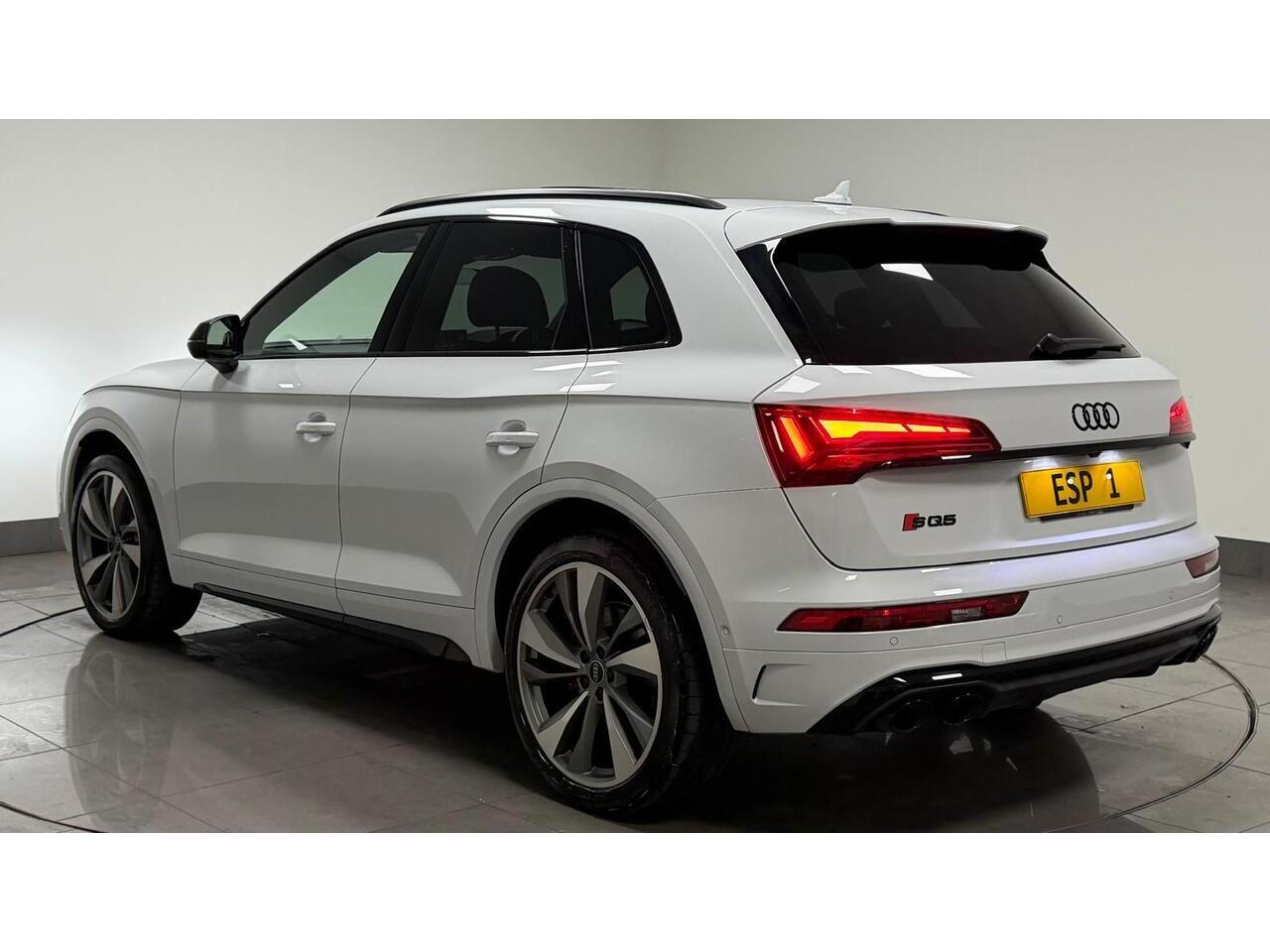 Audi SQ5 view 6