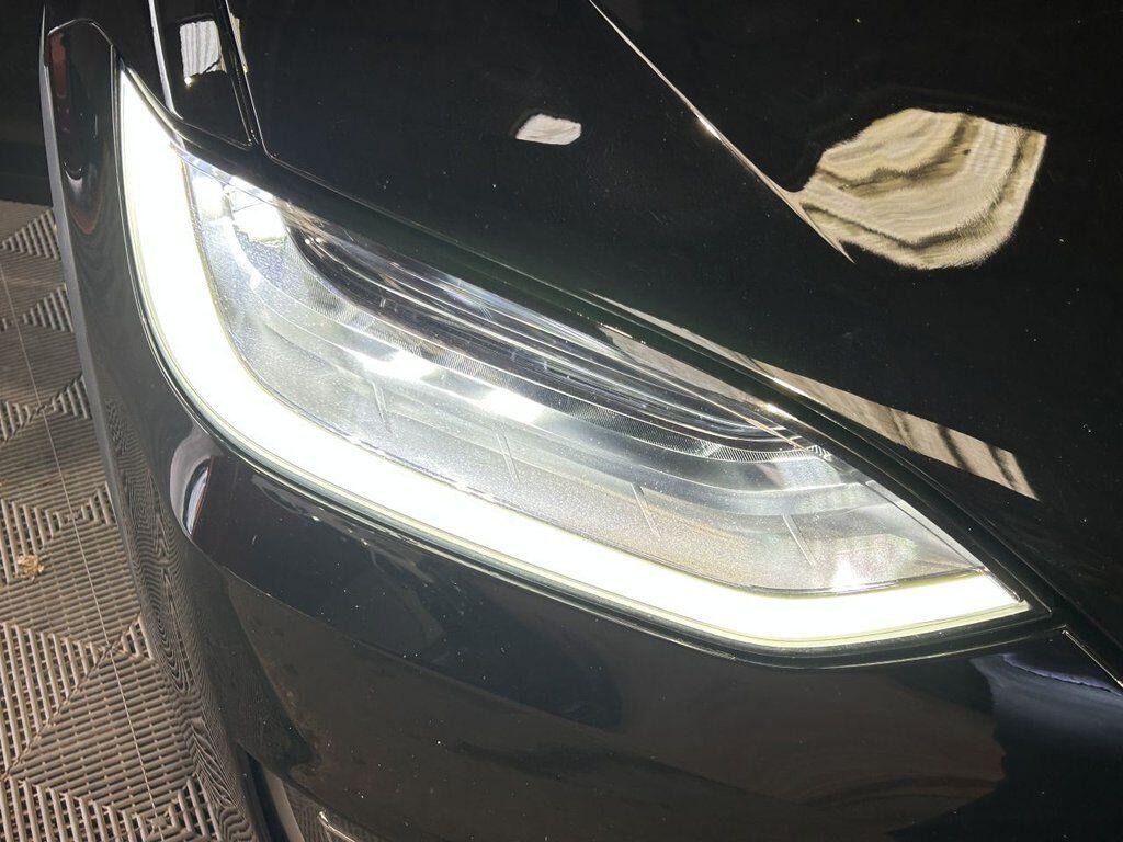 Tesla Model X view 19