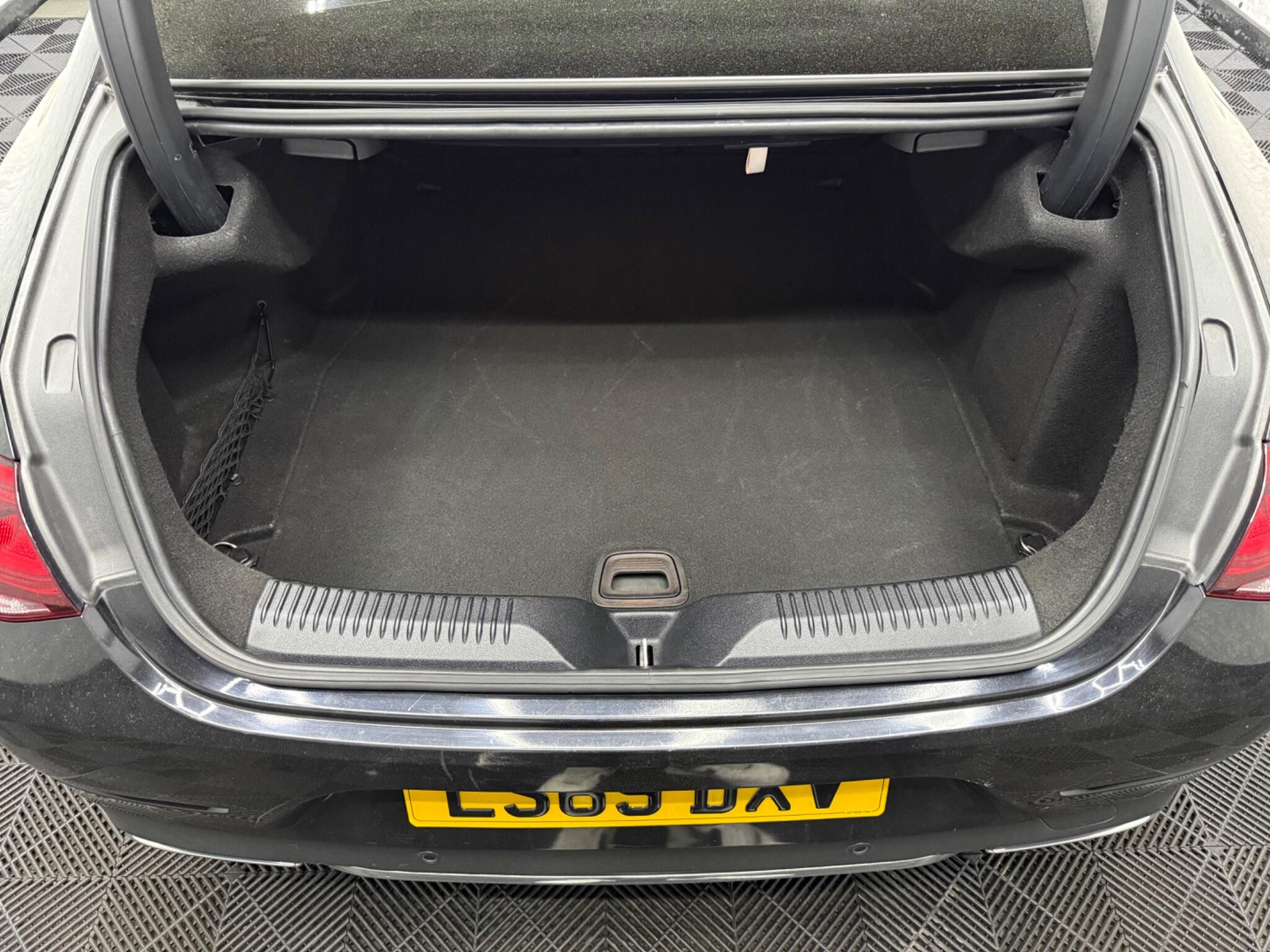 Mercedes-Benz CLS view 26
