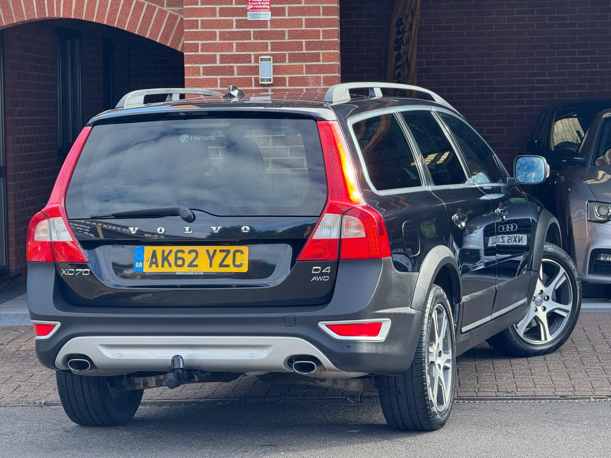 Volvo XC70 view 4