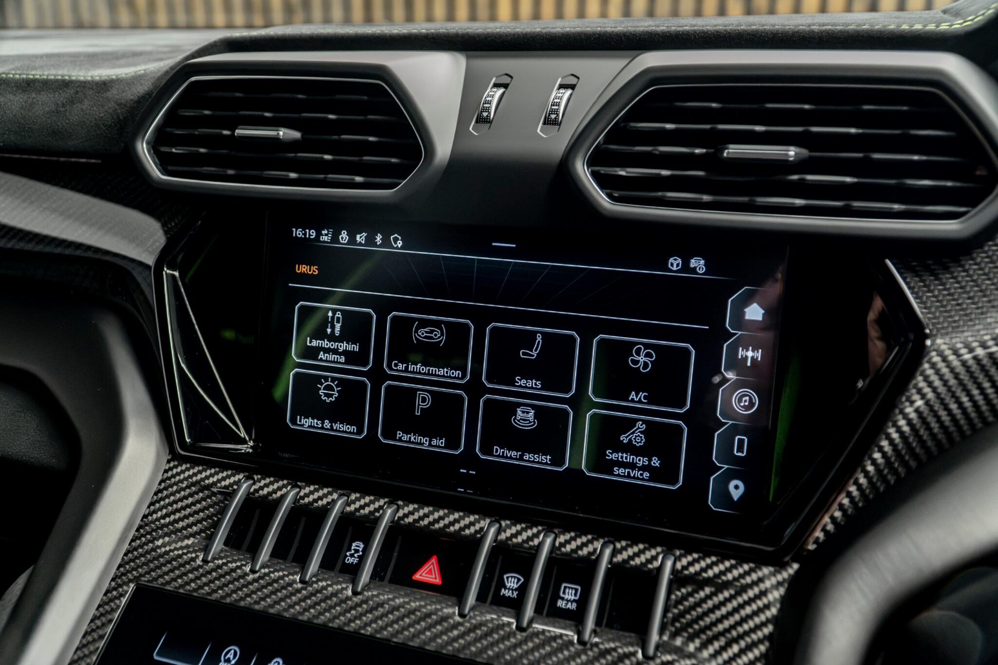 Lamborghini Urus view 37