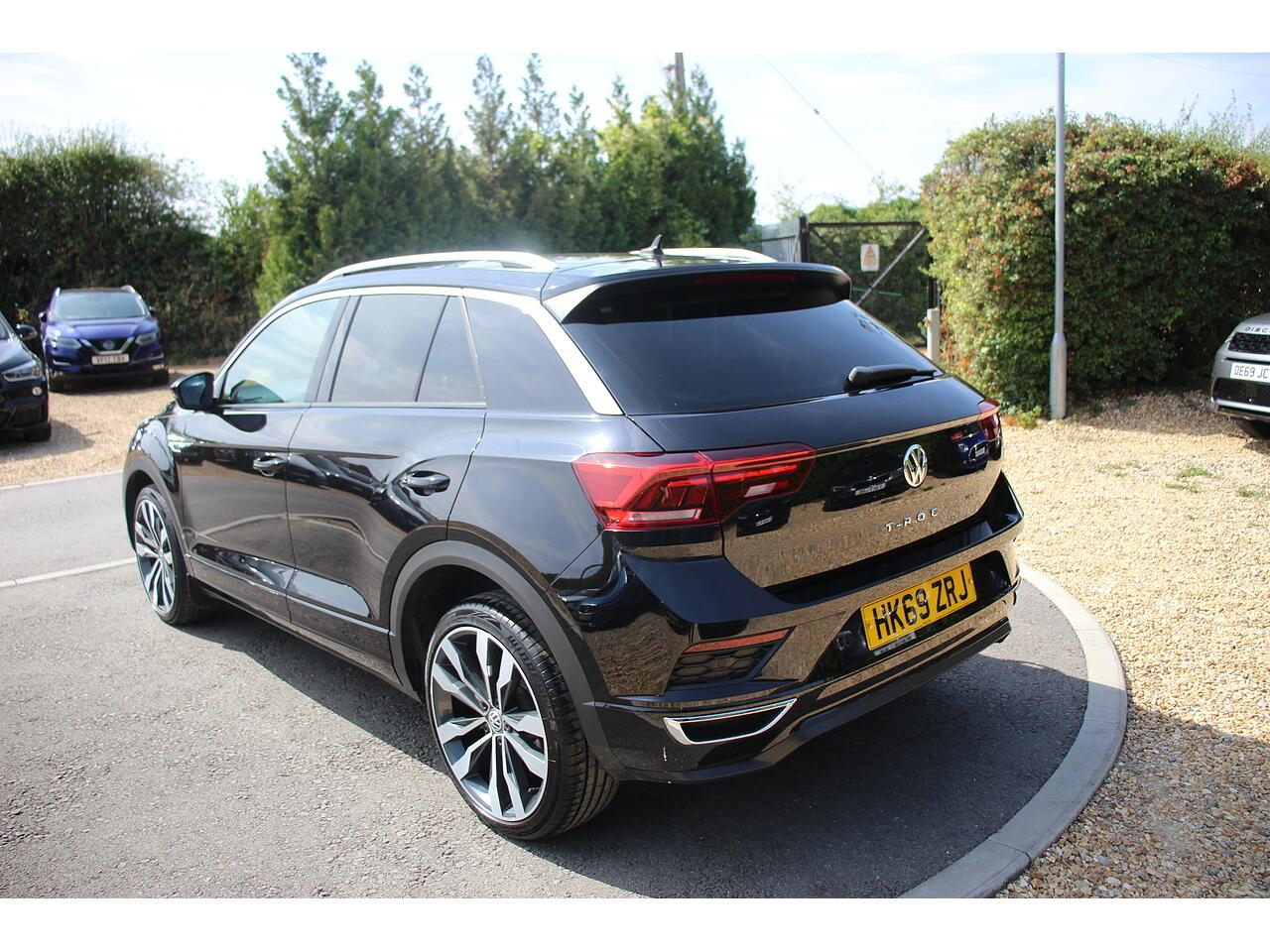 Volkswagen T-Roc view 9