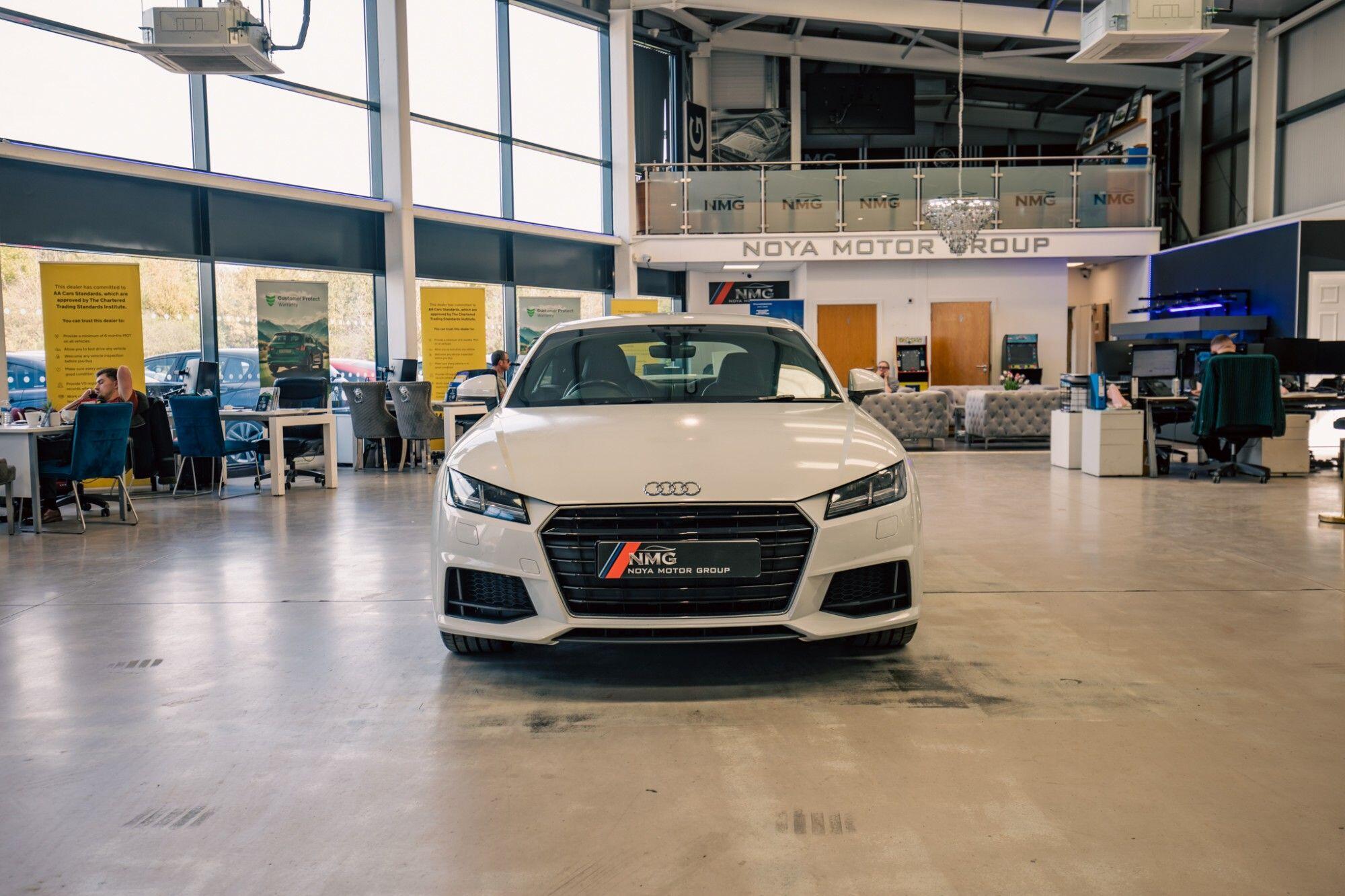 Audi TT view 23