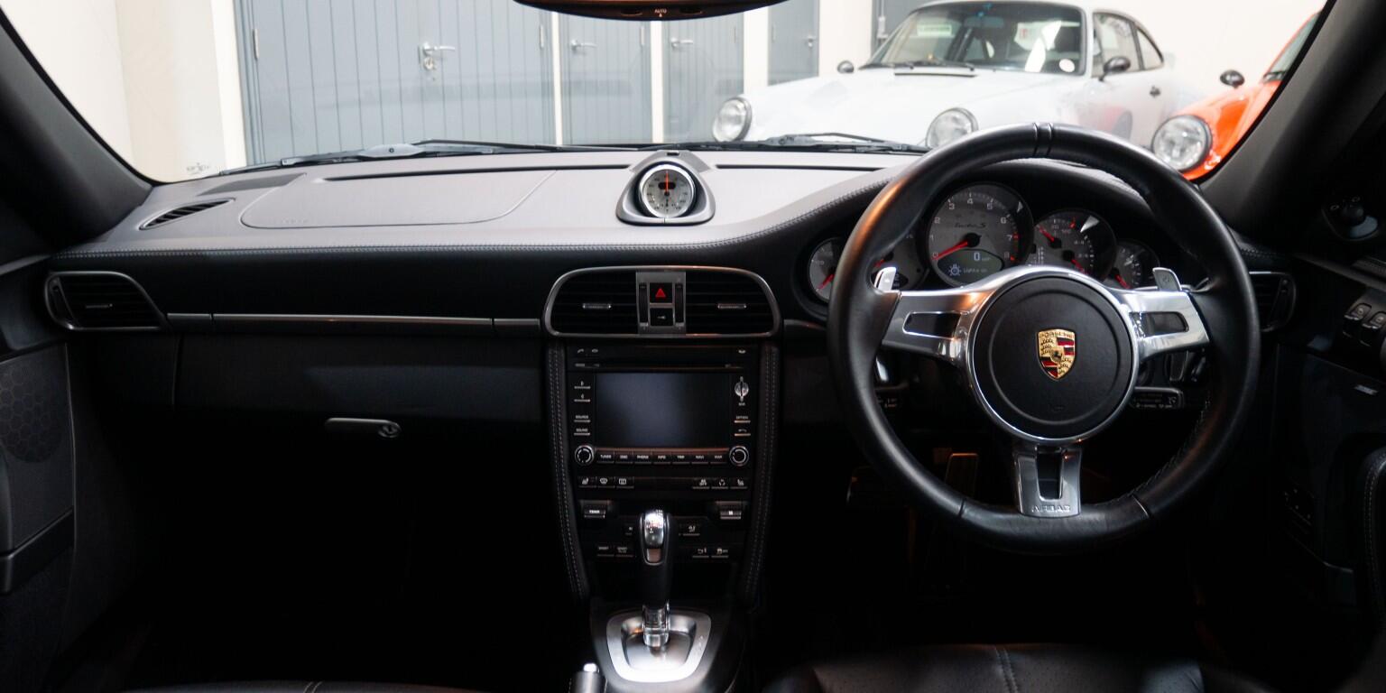 Porsche 911 view 20