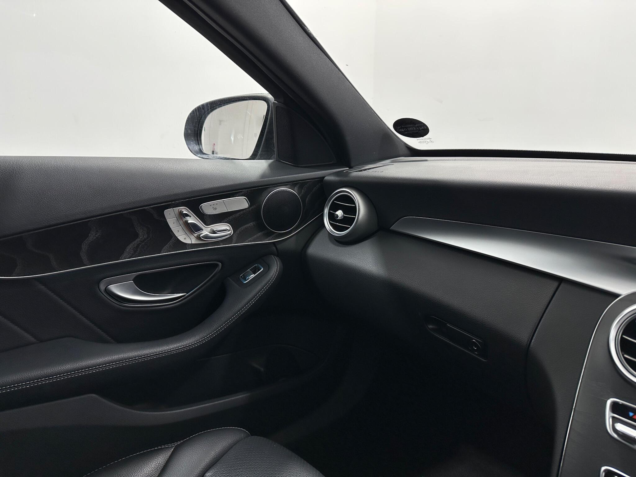 Mercedes-Benz C Class view 28