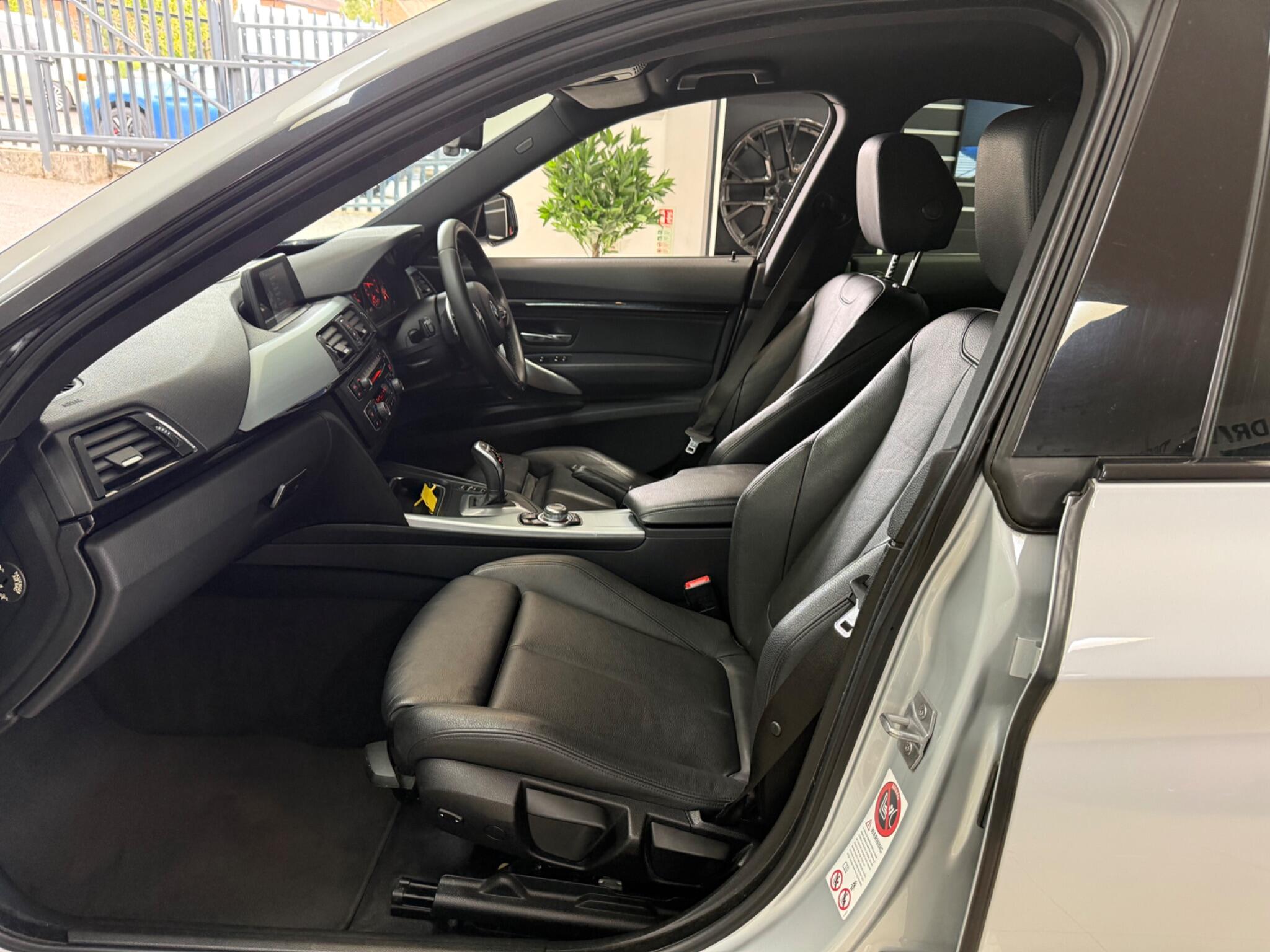 BMW 3 Series view 4