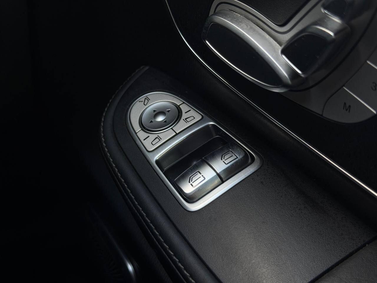 Mercedes-Benz V-Class view 37