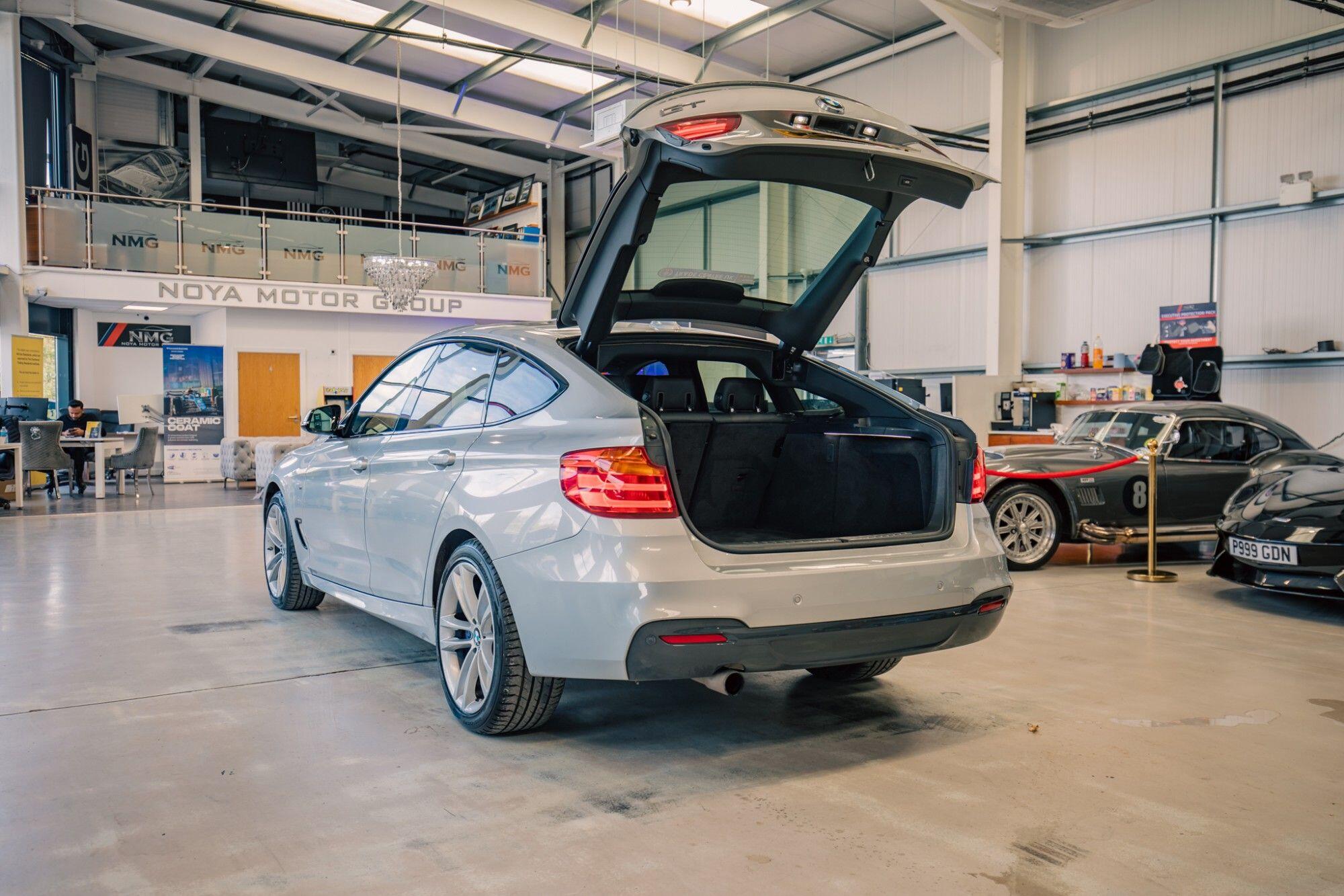 BMW 3 Series view 30