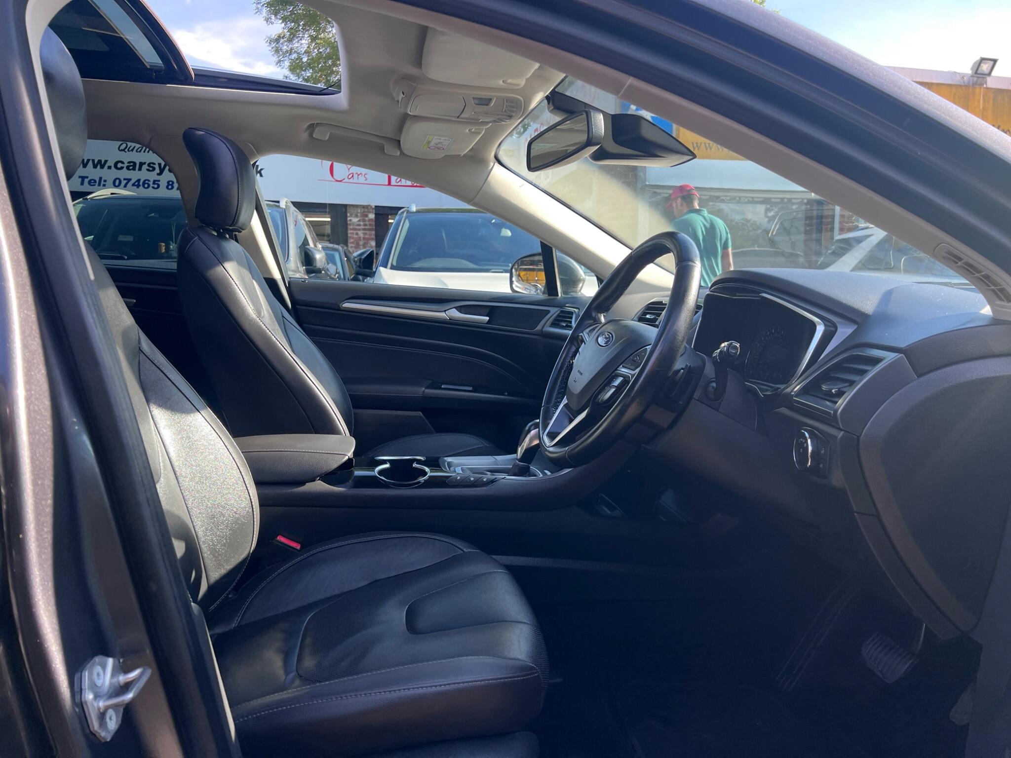 Ford Mondeo view 17