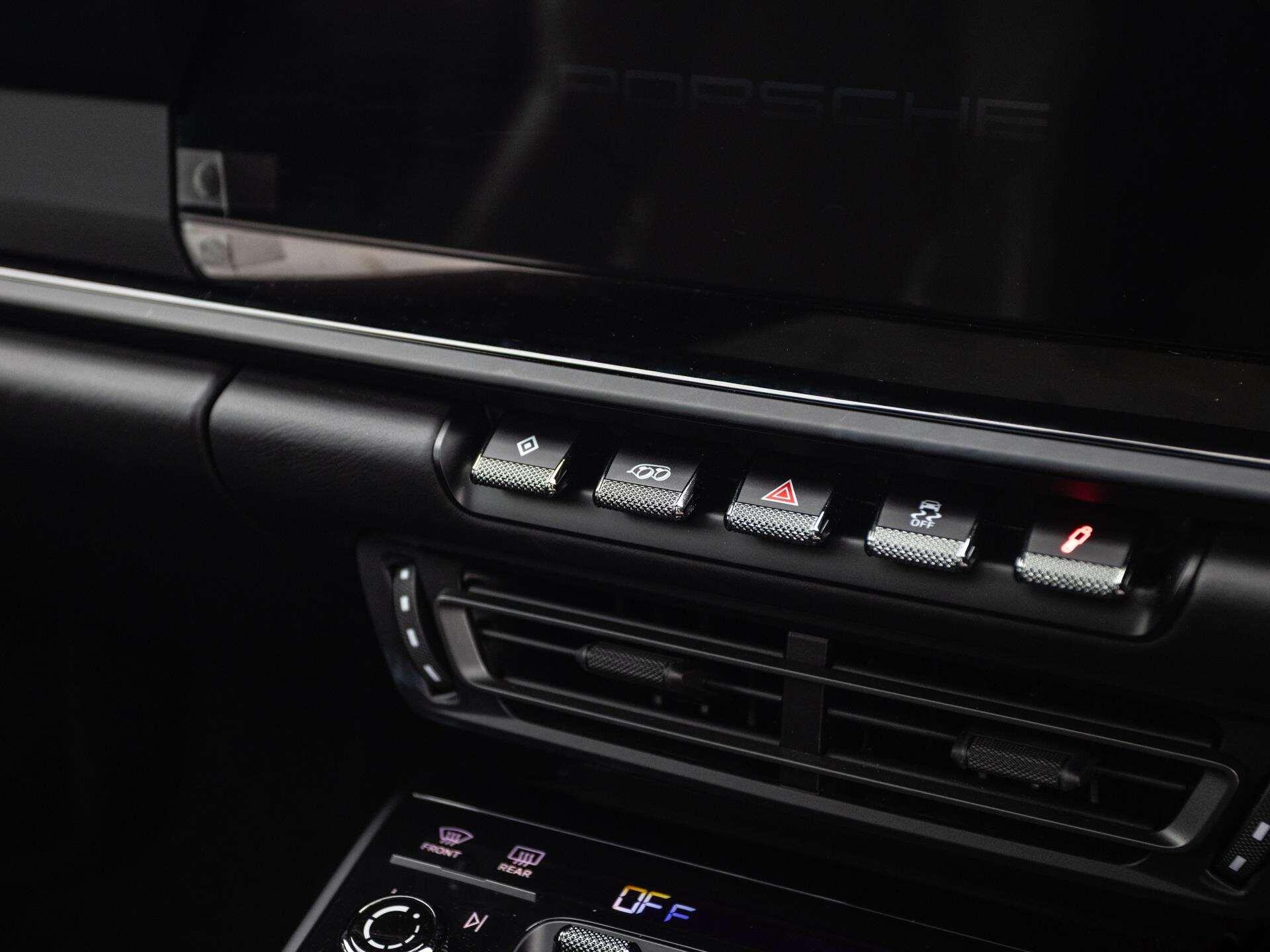 Porsche 911 view 24