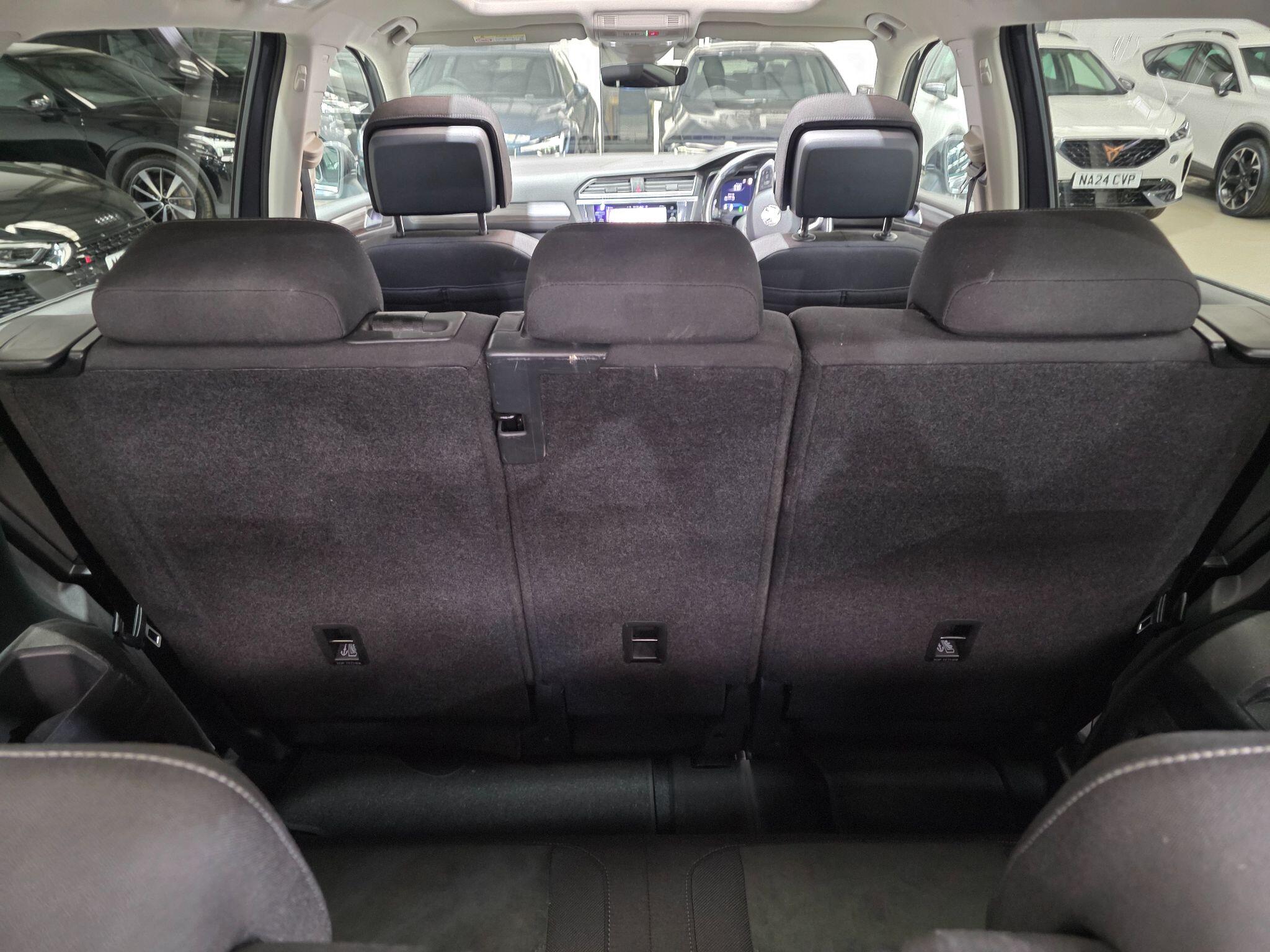 Volkswagen Tiguan Allspace view 34