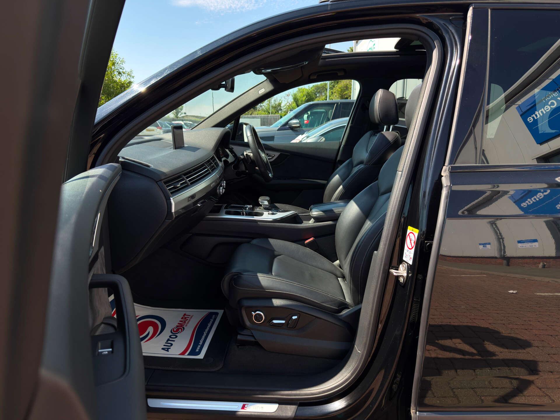 Audi Q7 view 46