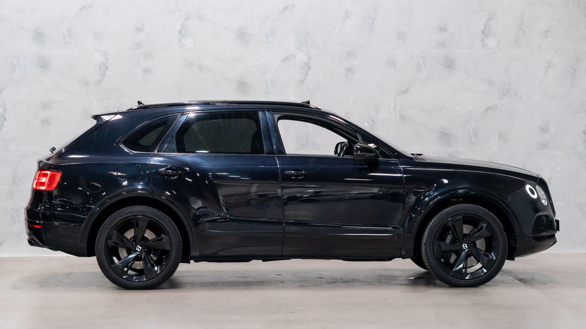 Bentley Bentayga view 8