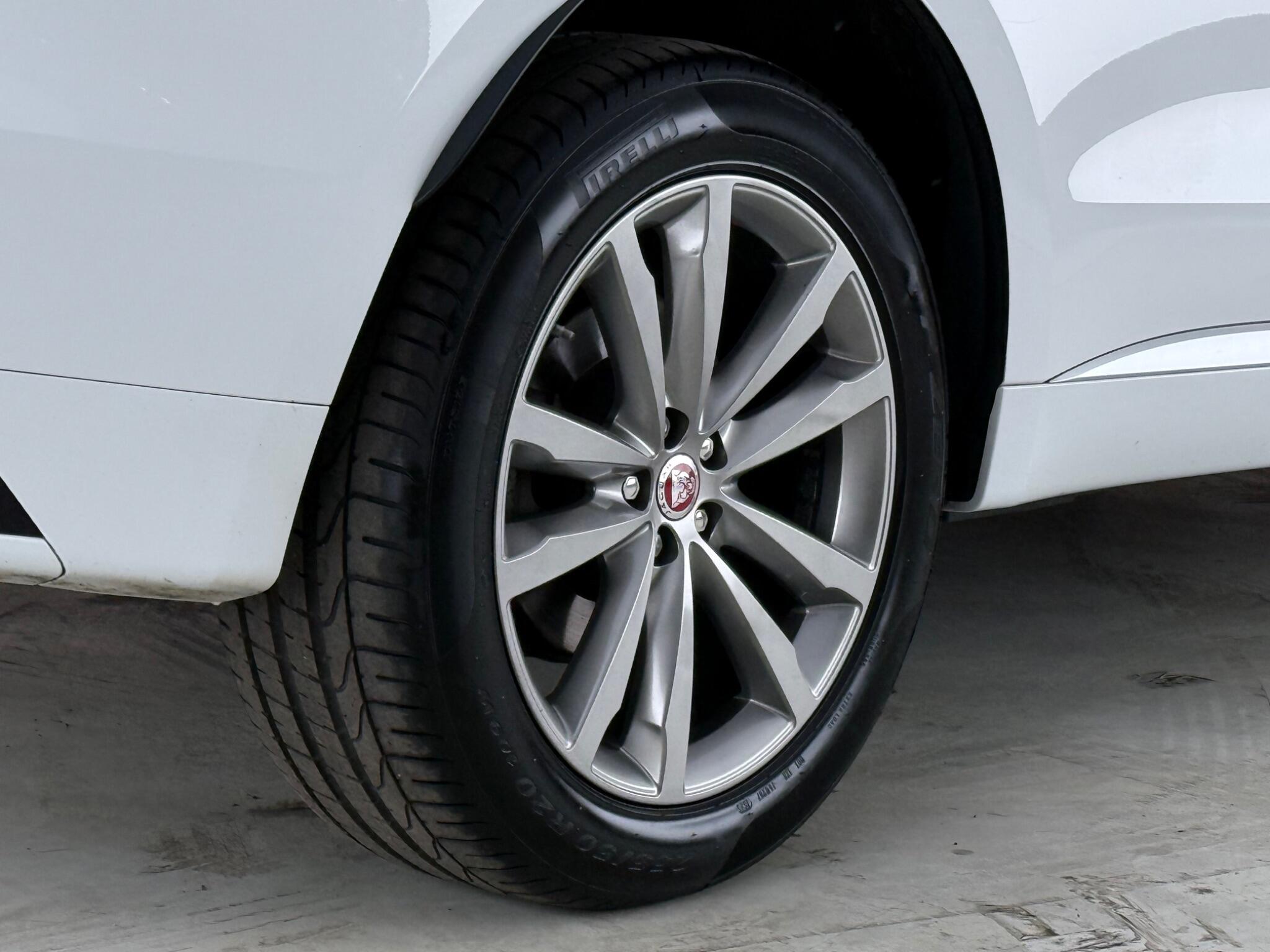 Jaguar F-Pace view 9
