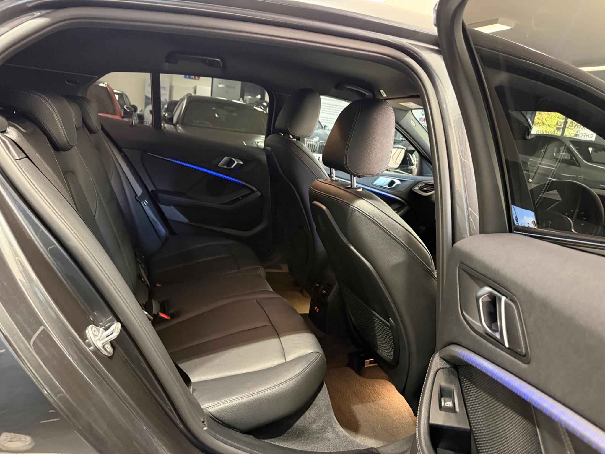 BMW 1 Series view 27
