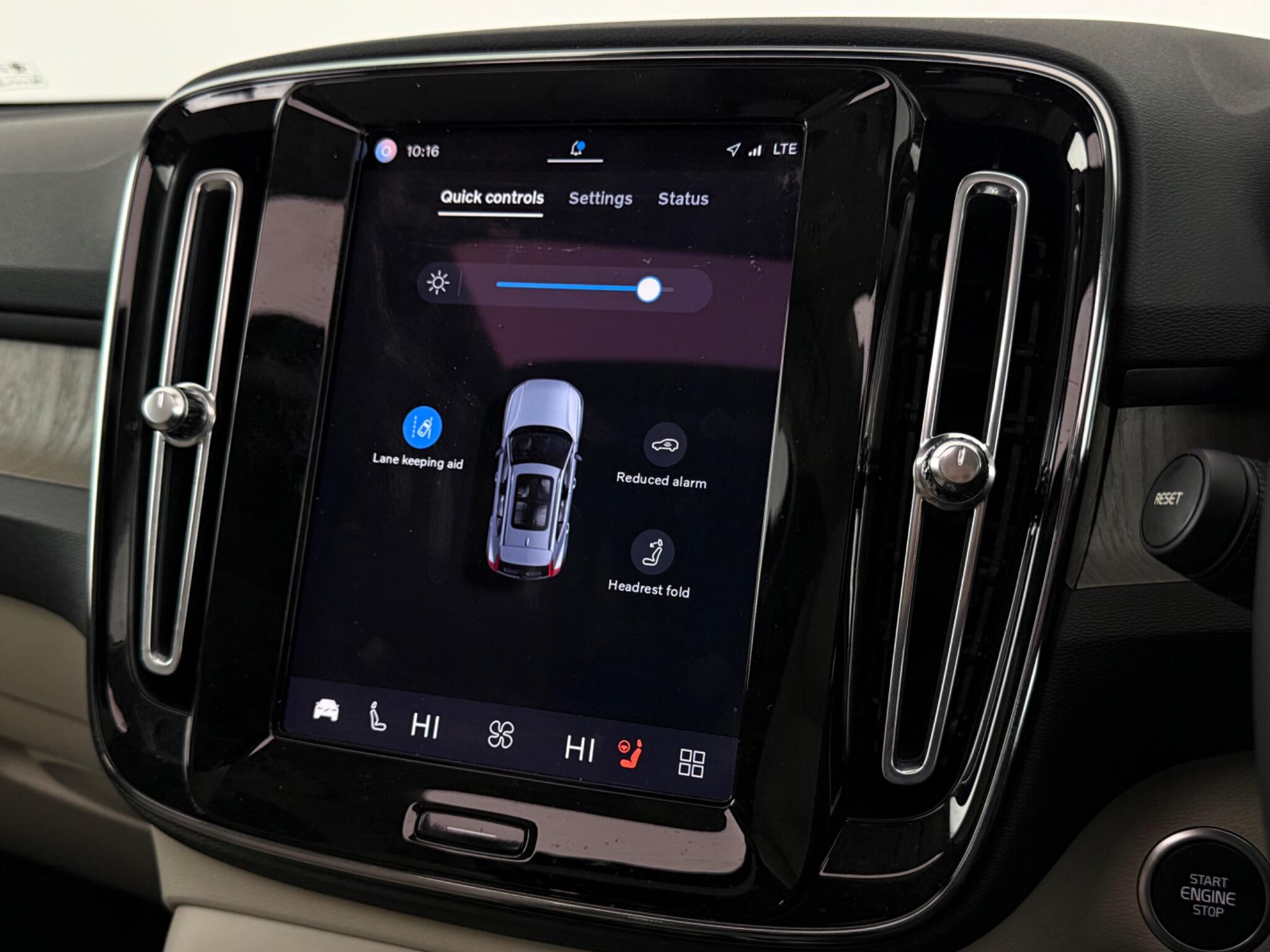 Volvo XC40 view 29
