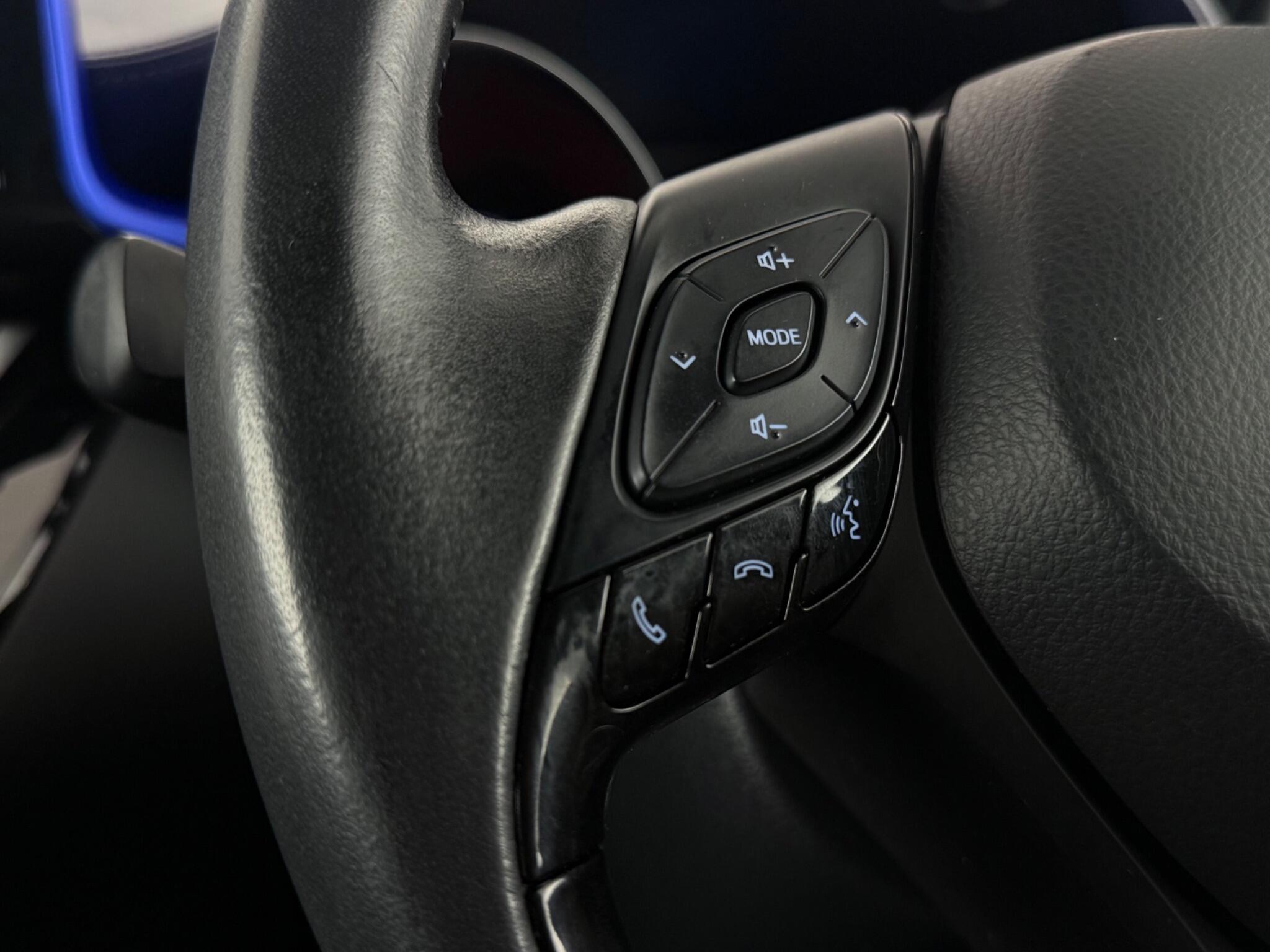 Toyota C-HR view 14