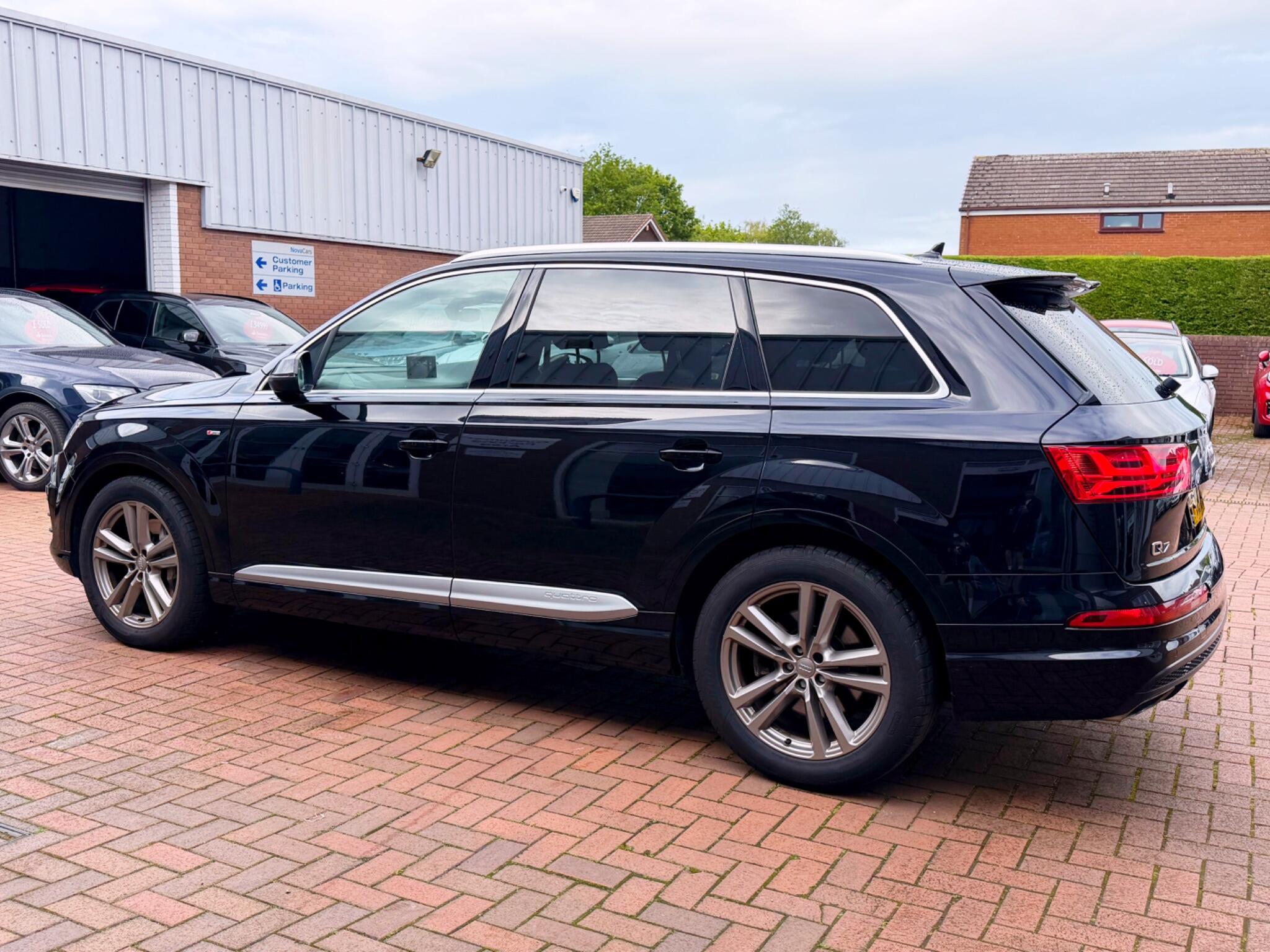 Audi Q7 view 30