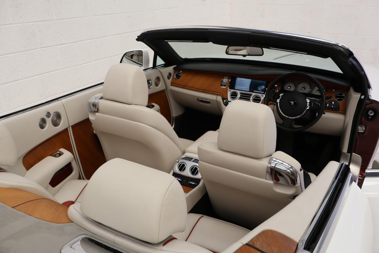 Rolls-Royce Dawn view 28