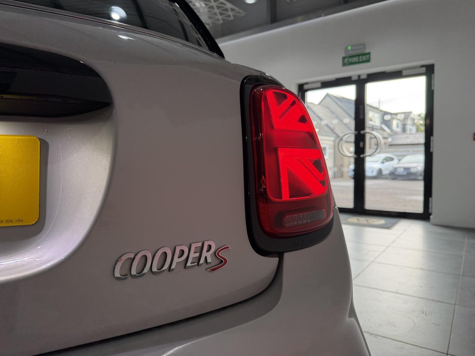Mini Cooper view 10