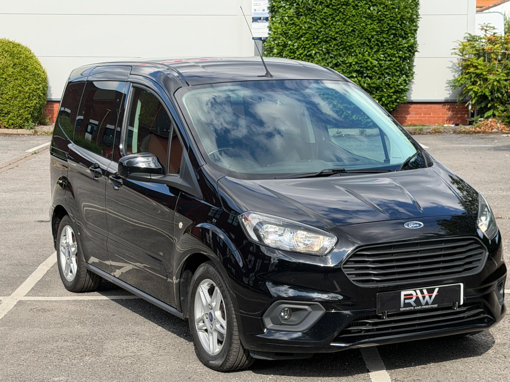 Ford Tourneo Courier view 10