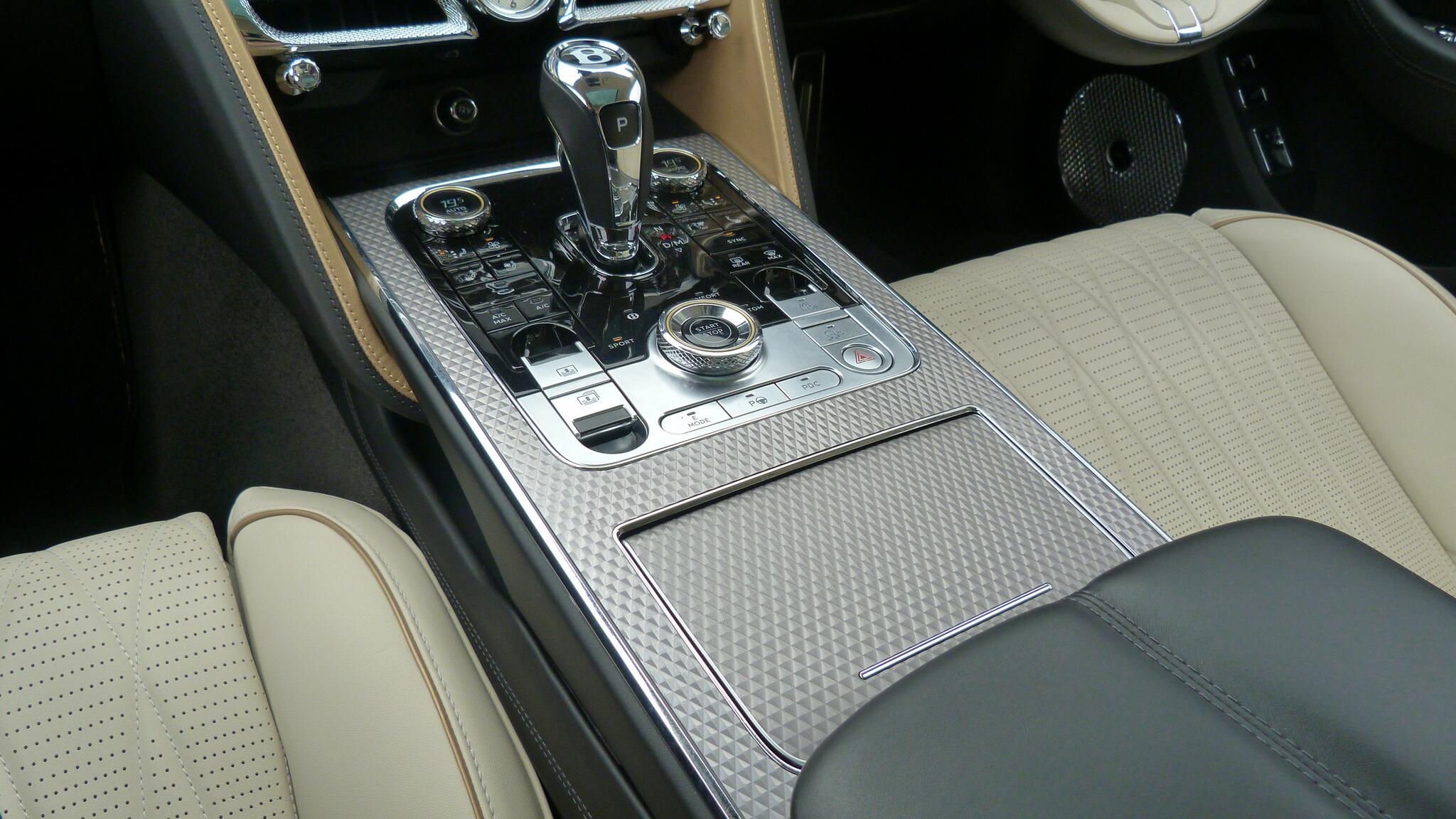 Bentley Flying Spur view 28