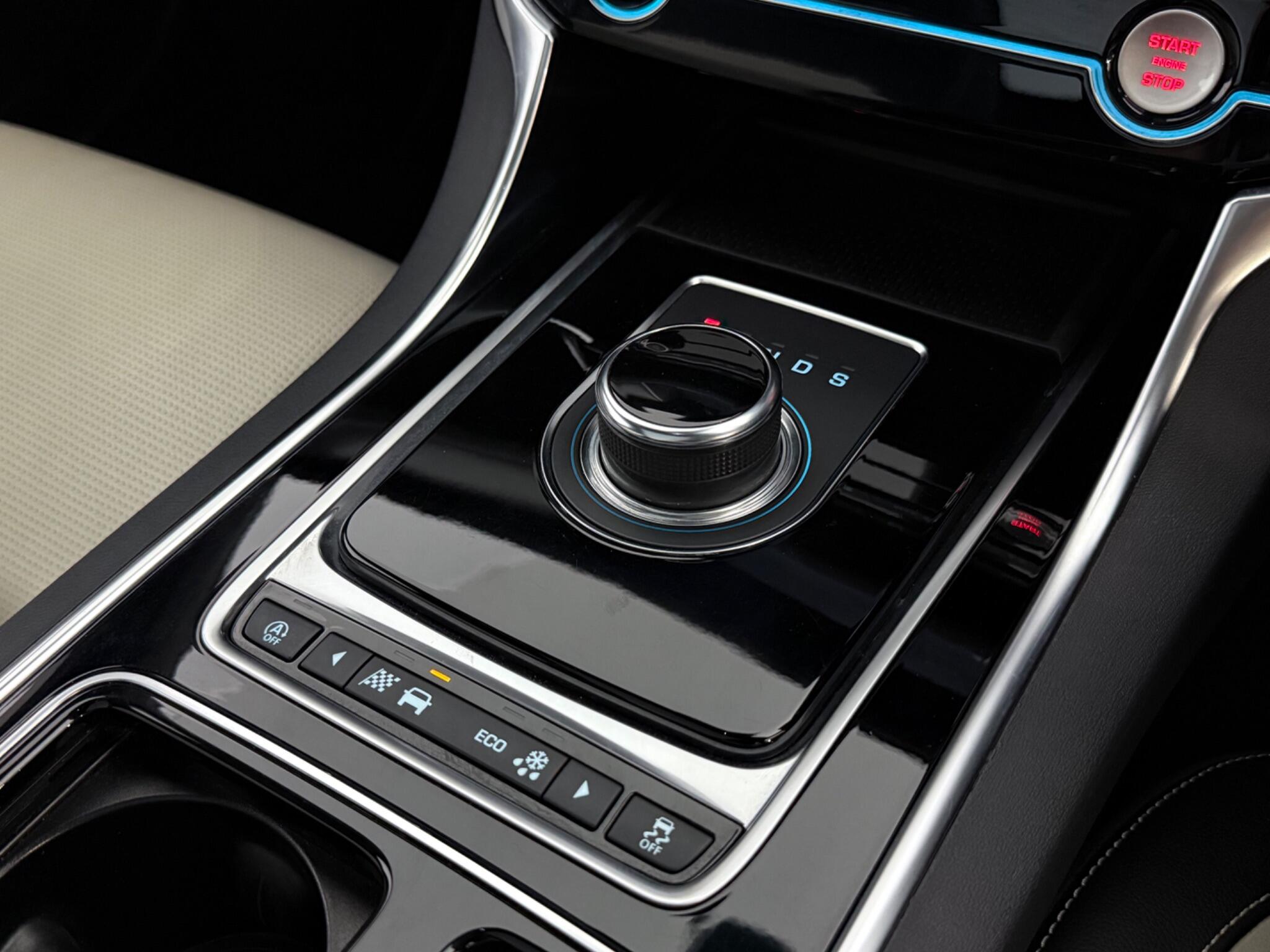 Jaguar XF view 17