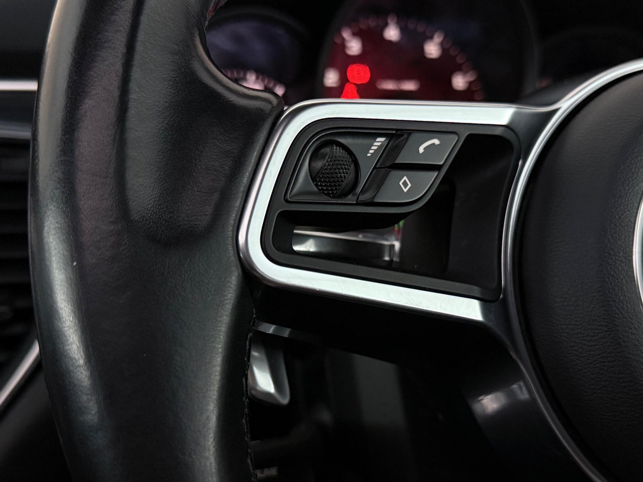 Porsche Macan view 14