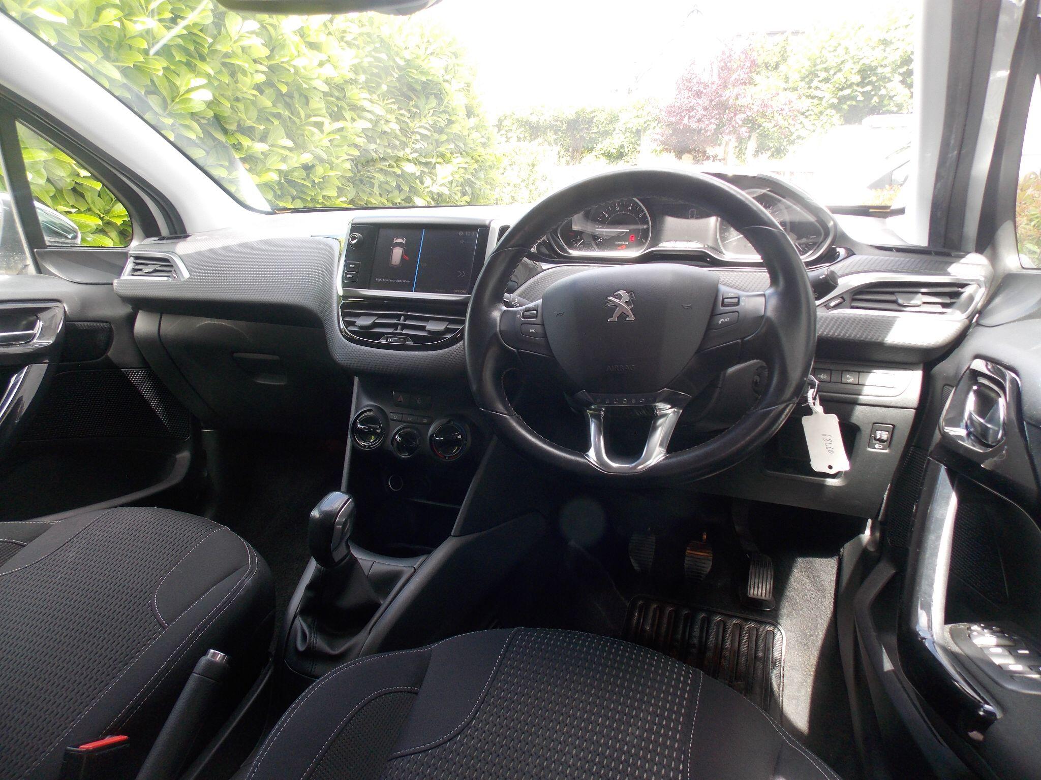 Peugeot 208 view 19