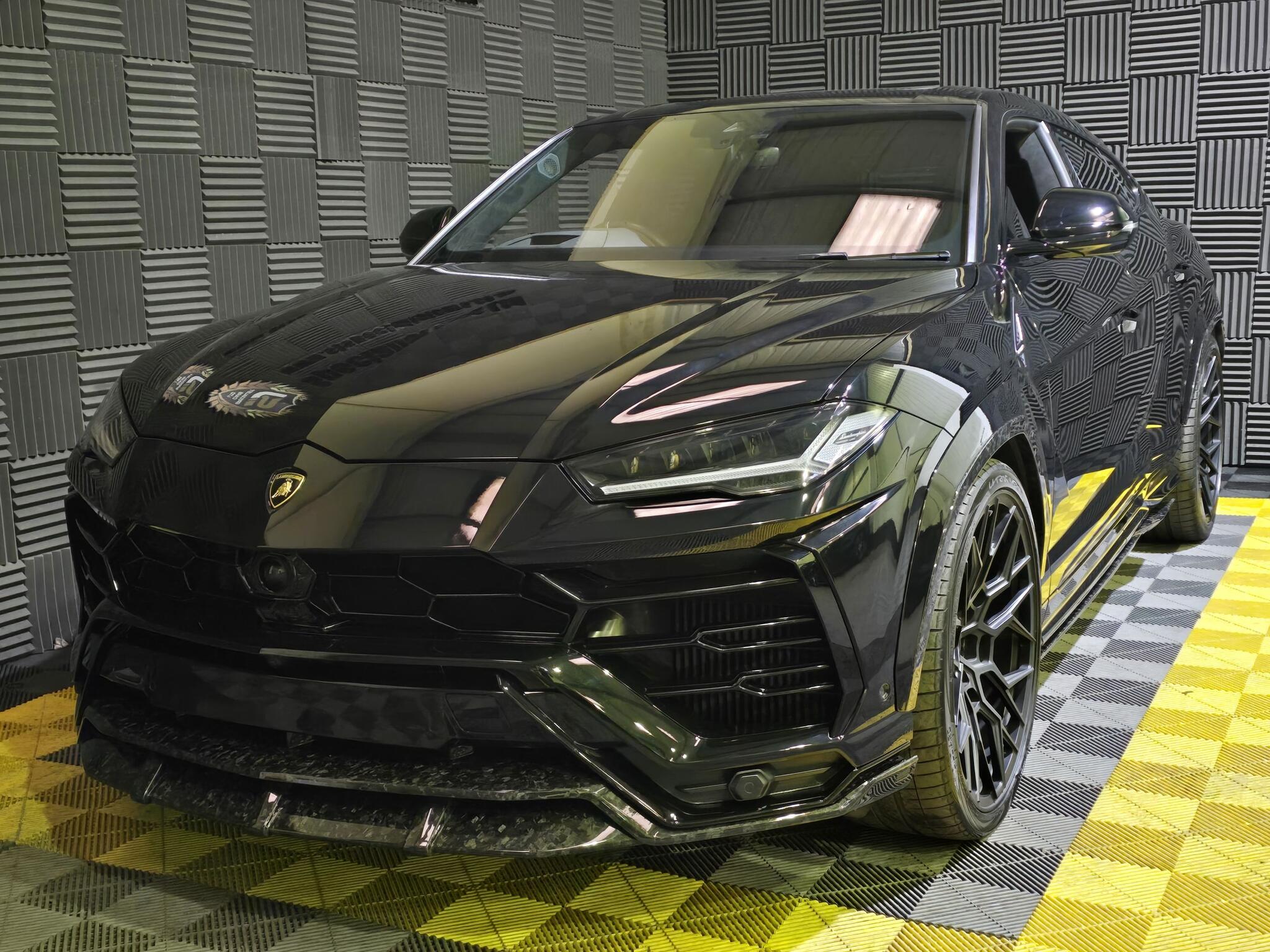 Lamborghini Urus view 10