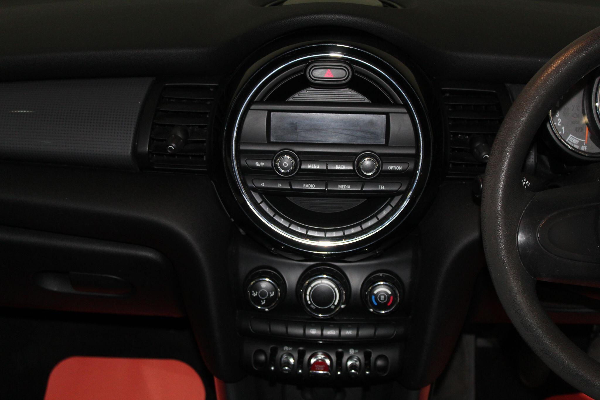 Mini Hatch view 31