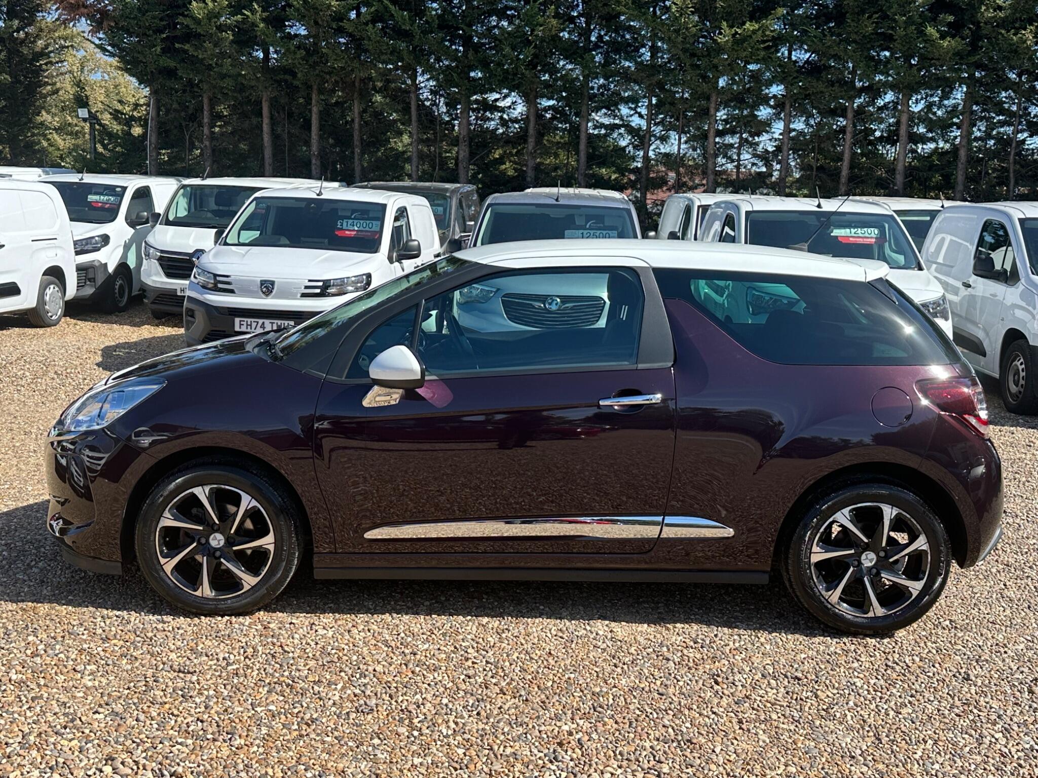 DS Automobiles DS 3 view 2